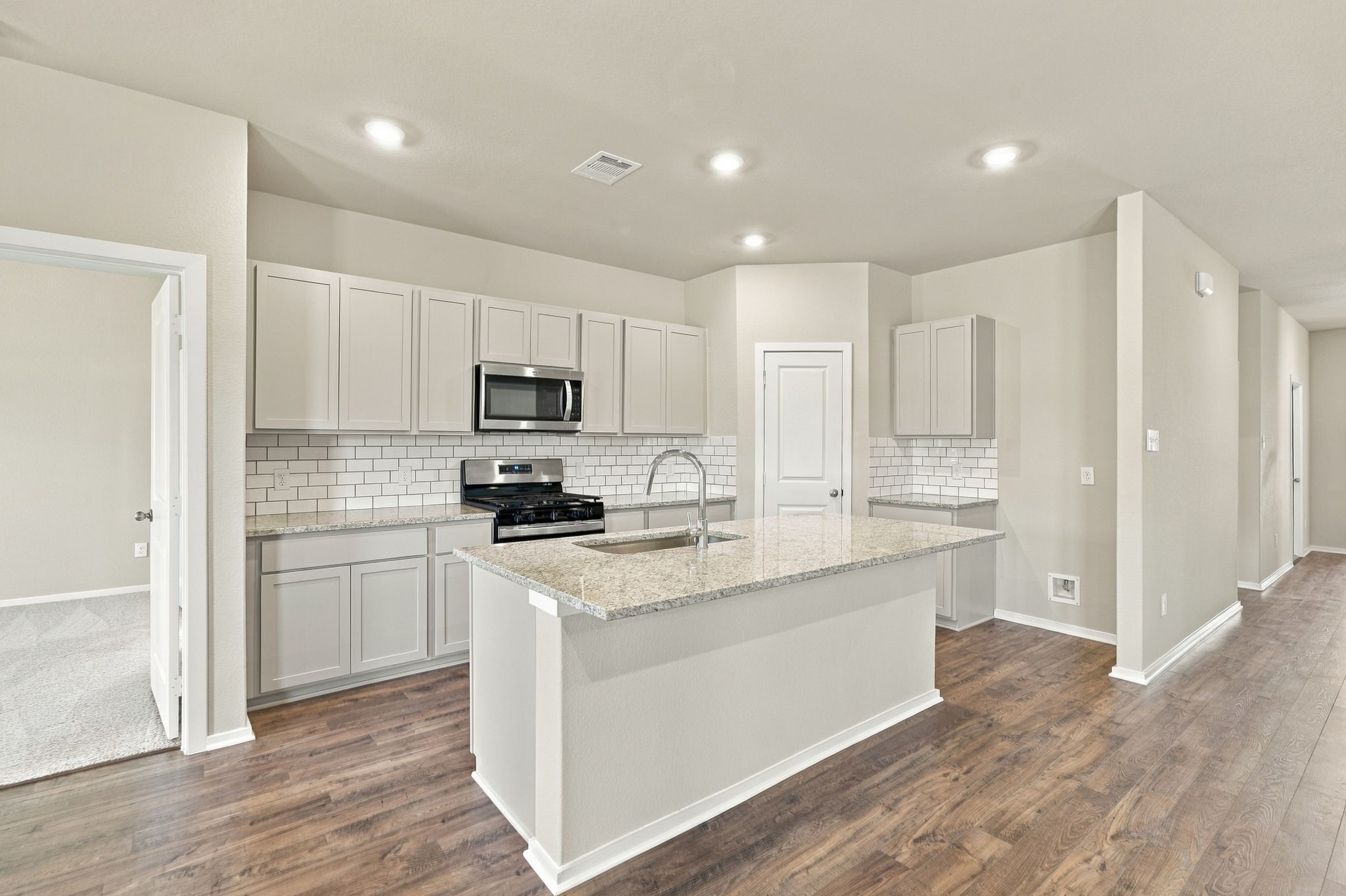 1911 Starlight Street Property Photo 7