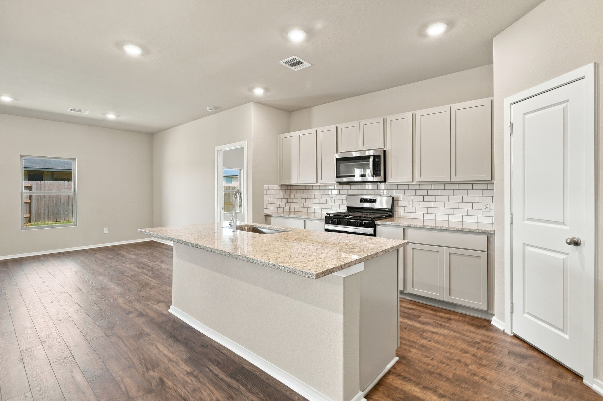 1911 Starlight Street Property Photo 8
