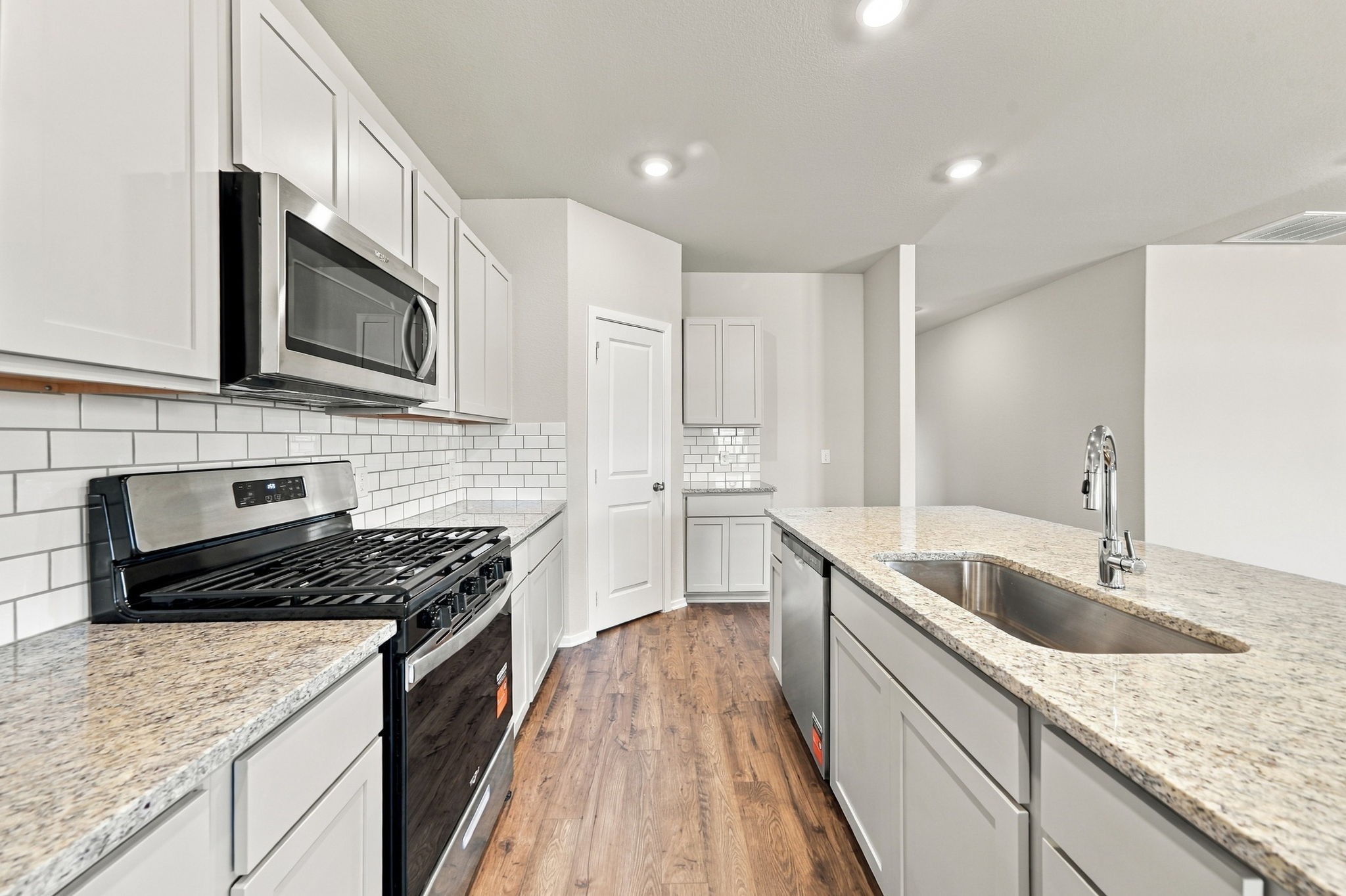 1911 Starlight Street Property Photo 9