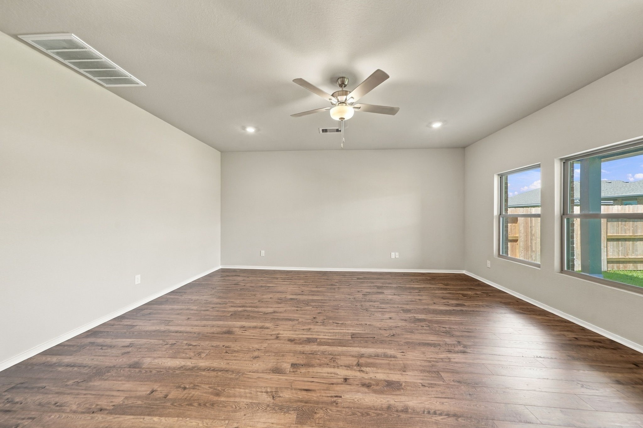 1911 Starlight Street Property Photo 11