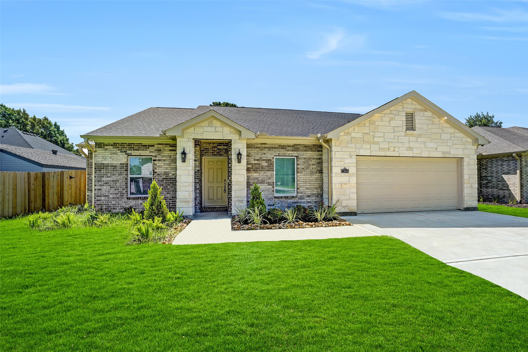 13614 Pine Drive Property Photo 1