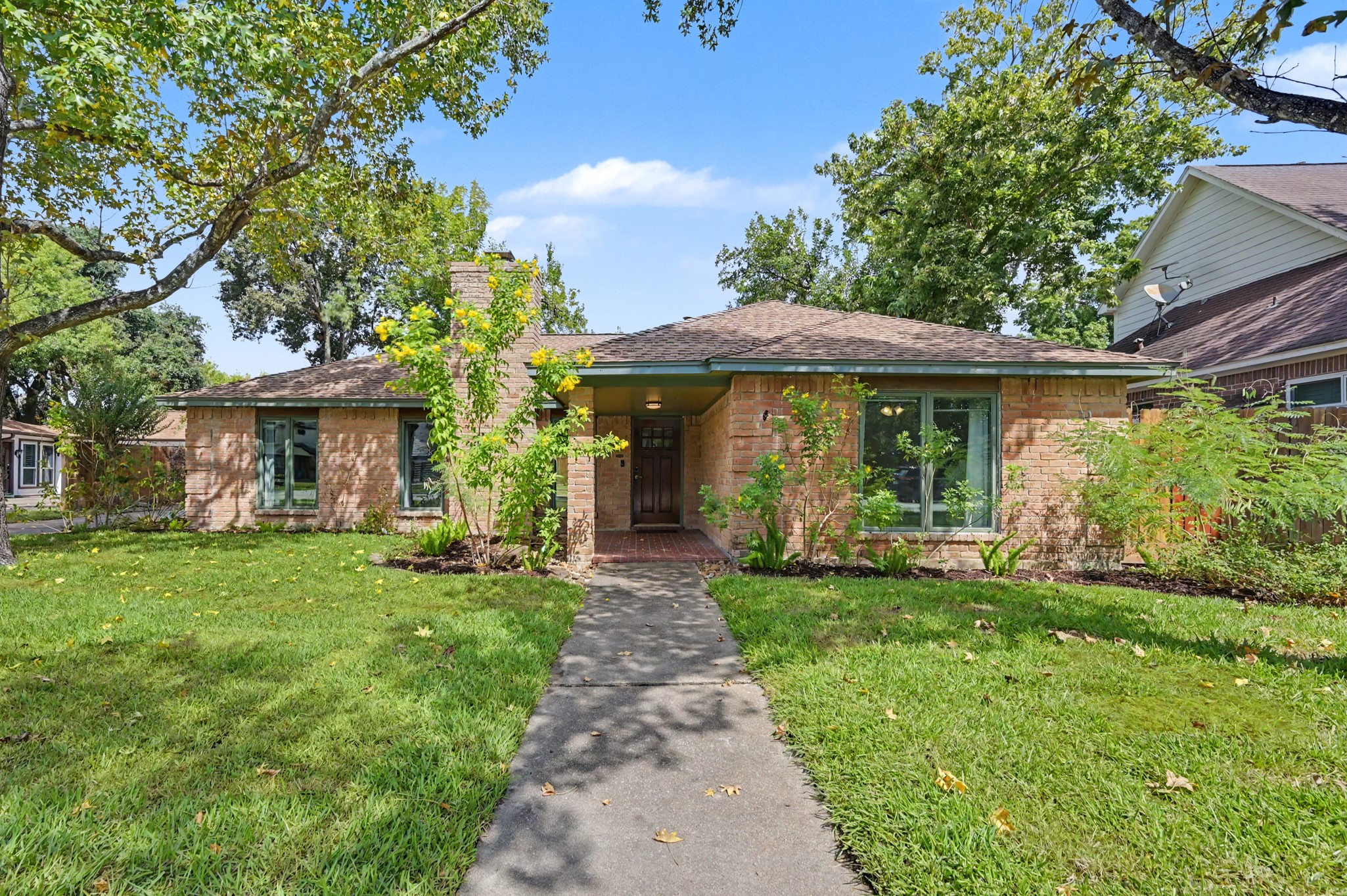 16106 Crawford Street Property Photo 3