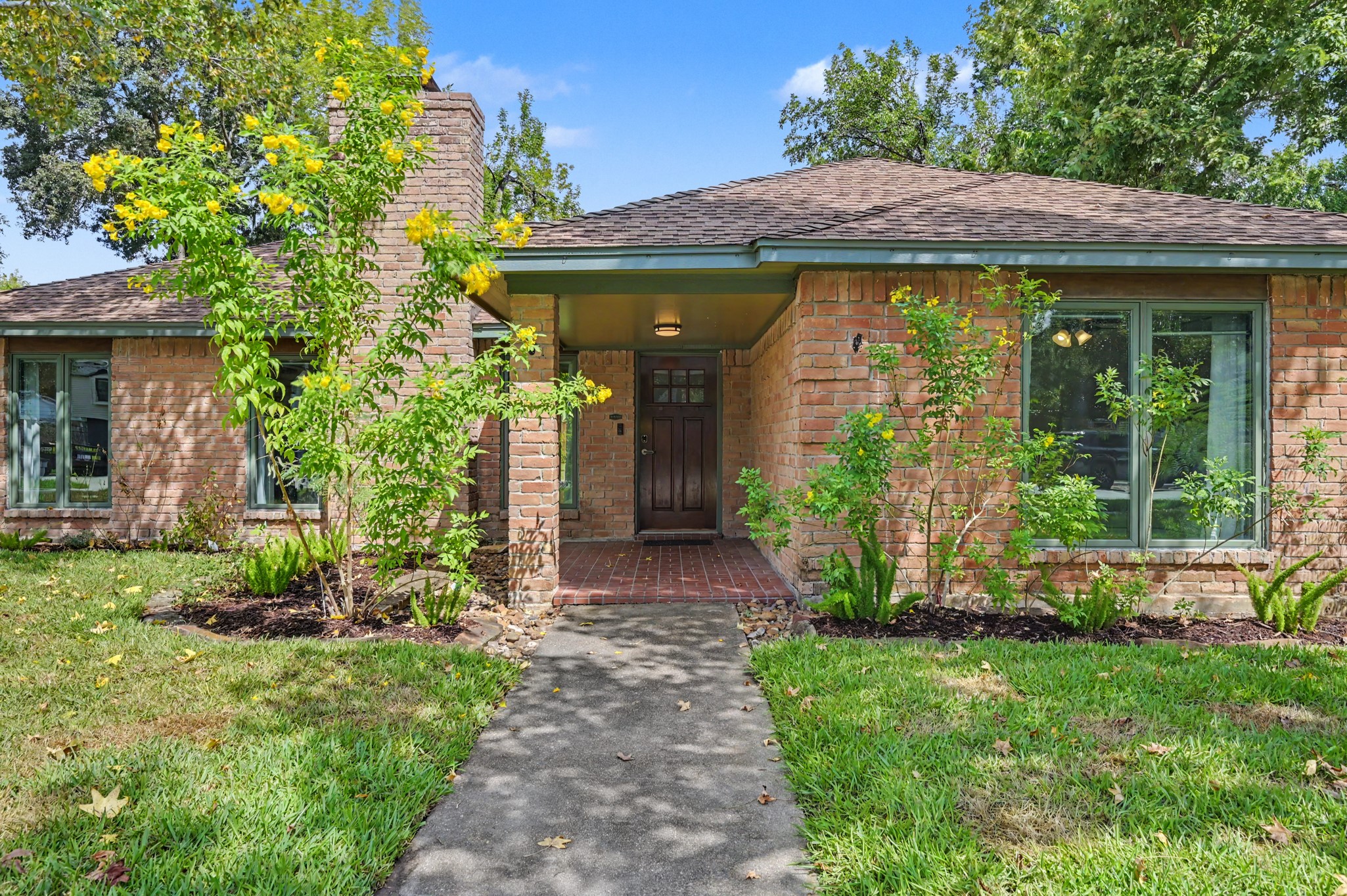 16106 Crawford Street Property Photo 4