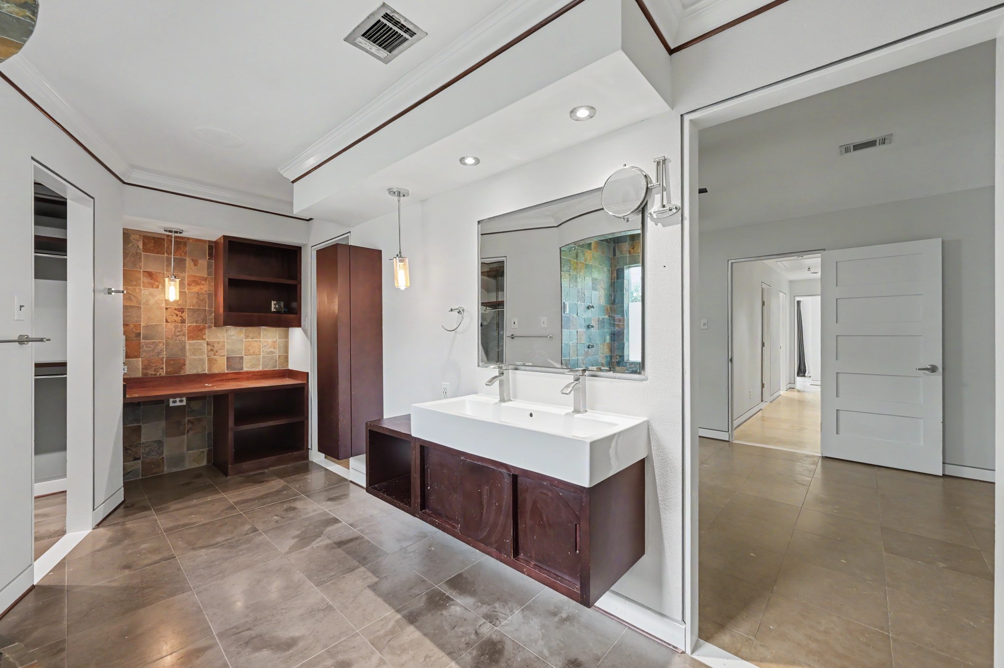 16106 Crawford Street Property Photo 23