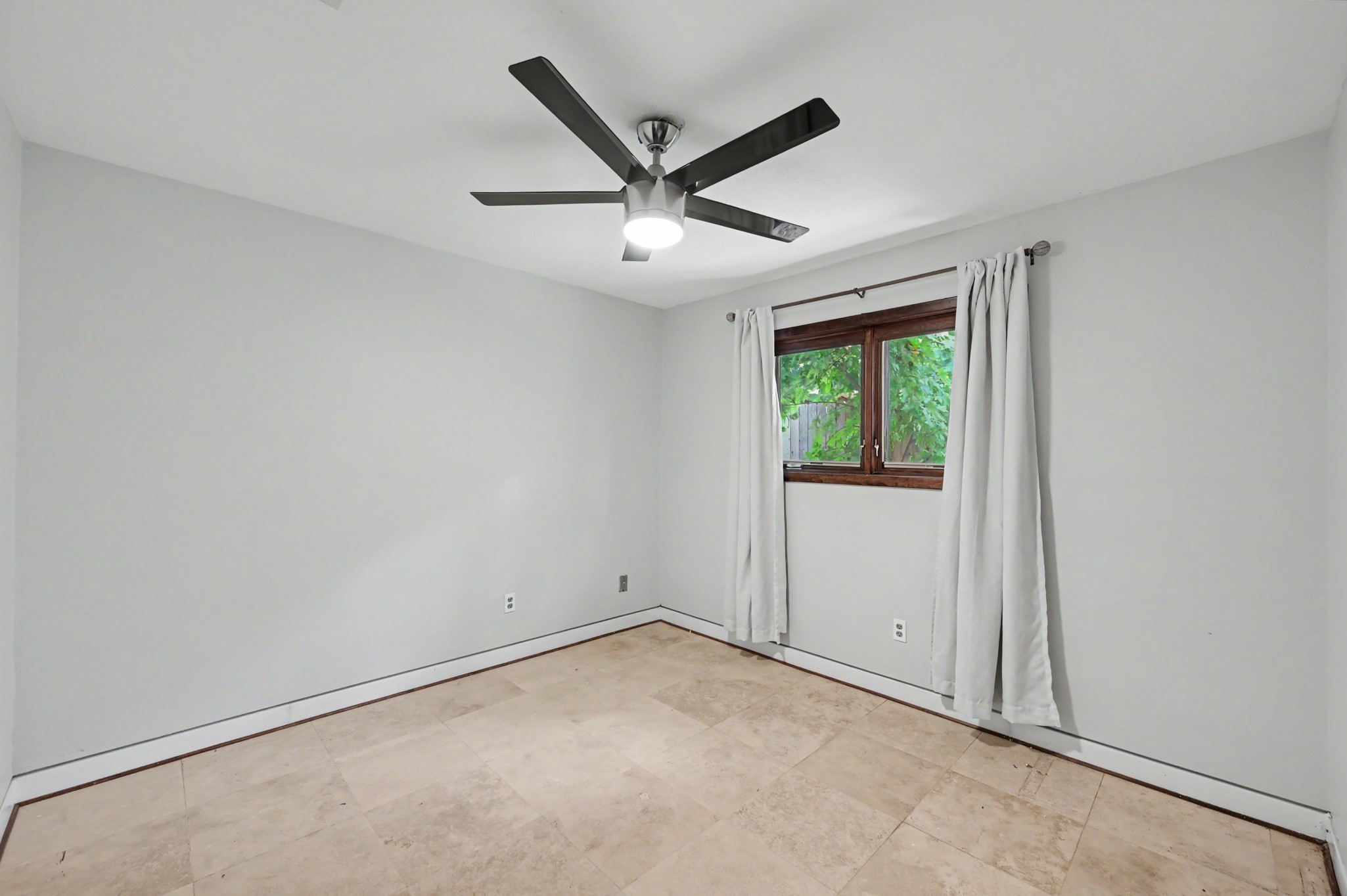 16106 Crawford Street Property Photo 27