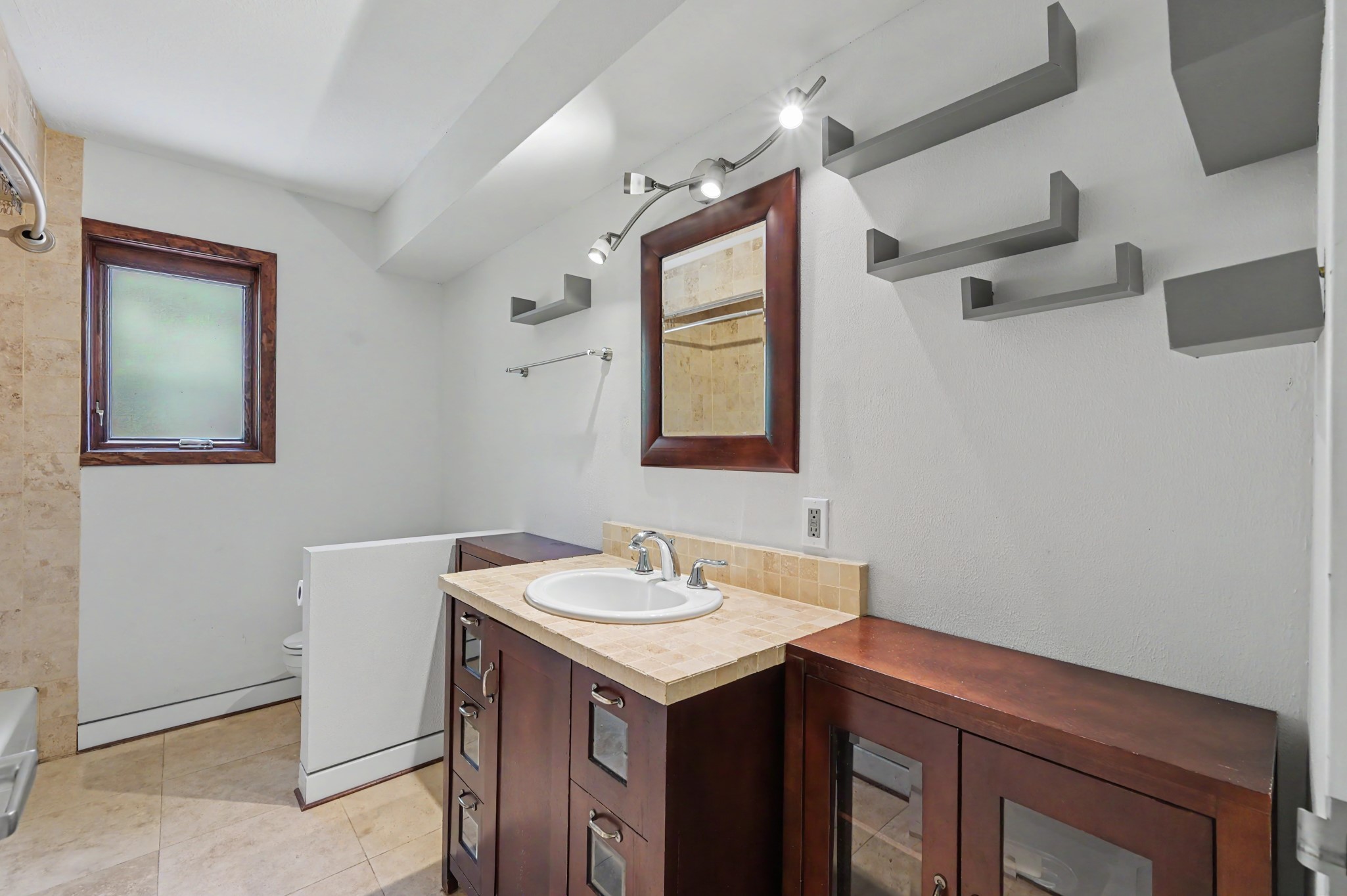 16106 Crawford Street Property Photo 29