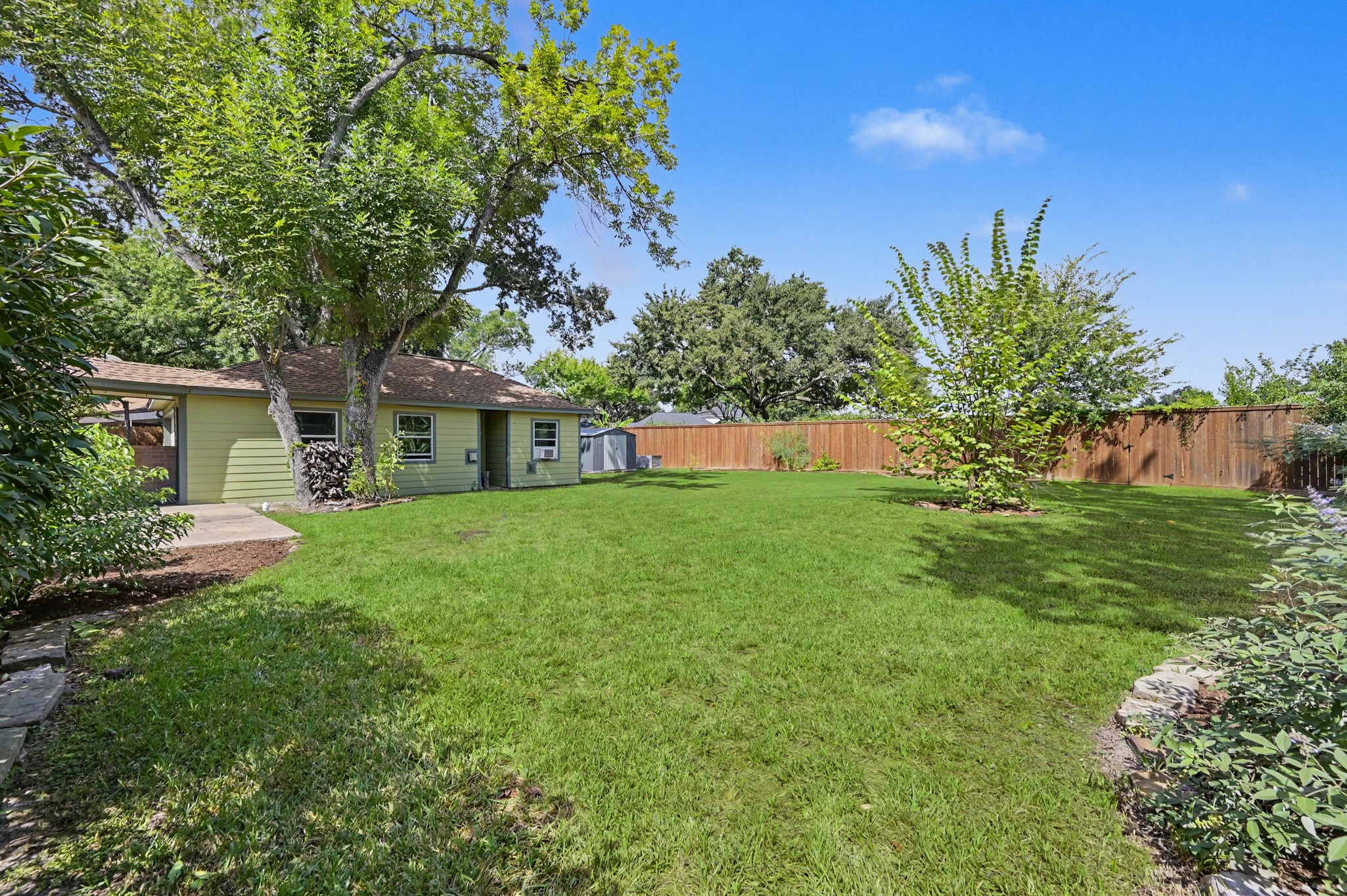 16106 Crawford Street Property Photo 33