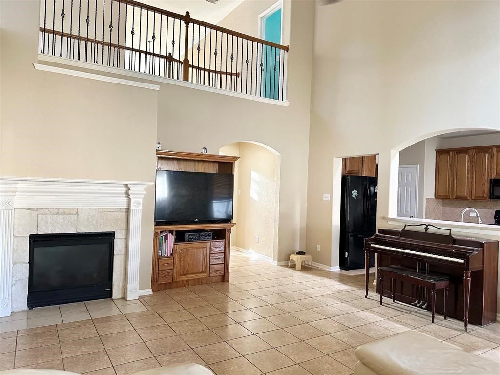 3723 Tumbling Falls Drive Property Photo 2