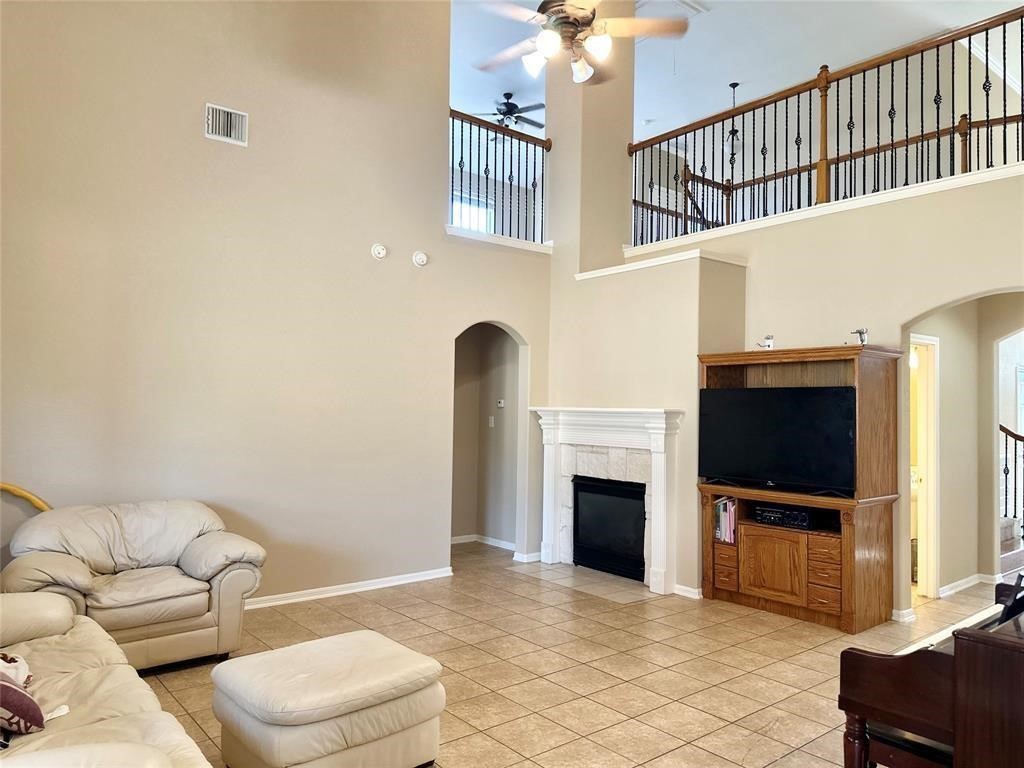 3723 Tumbling Falls Drive Property Photo 5
