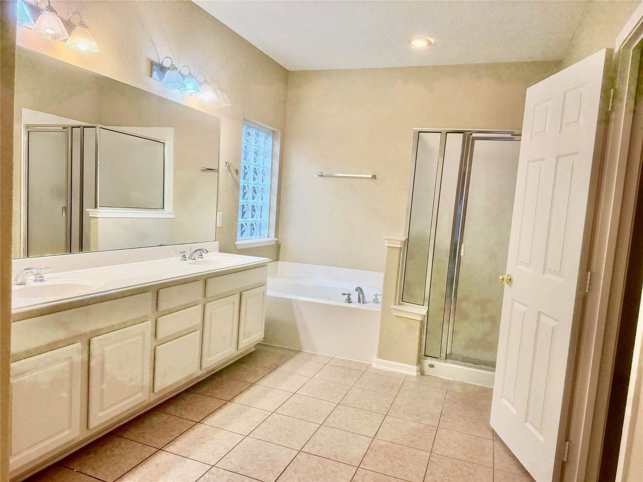 3723 Tumbling Falls Drive Property Photo 12
