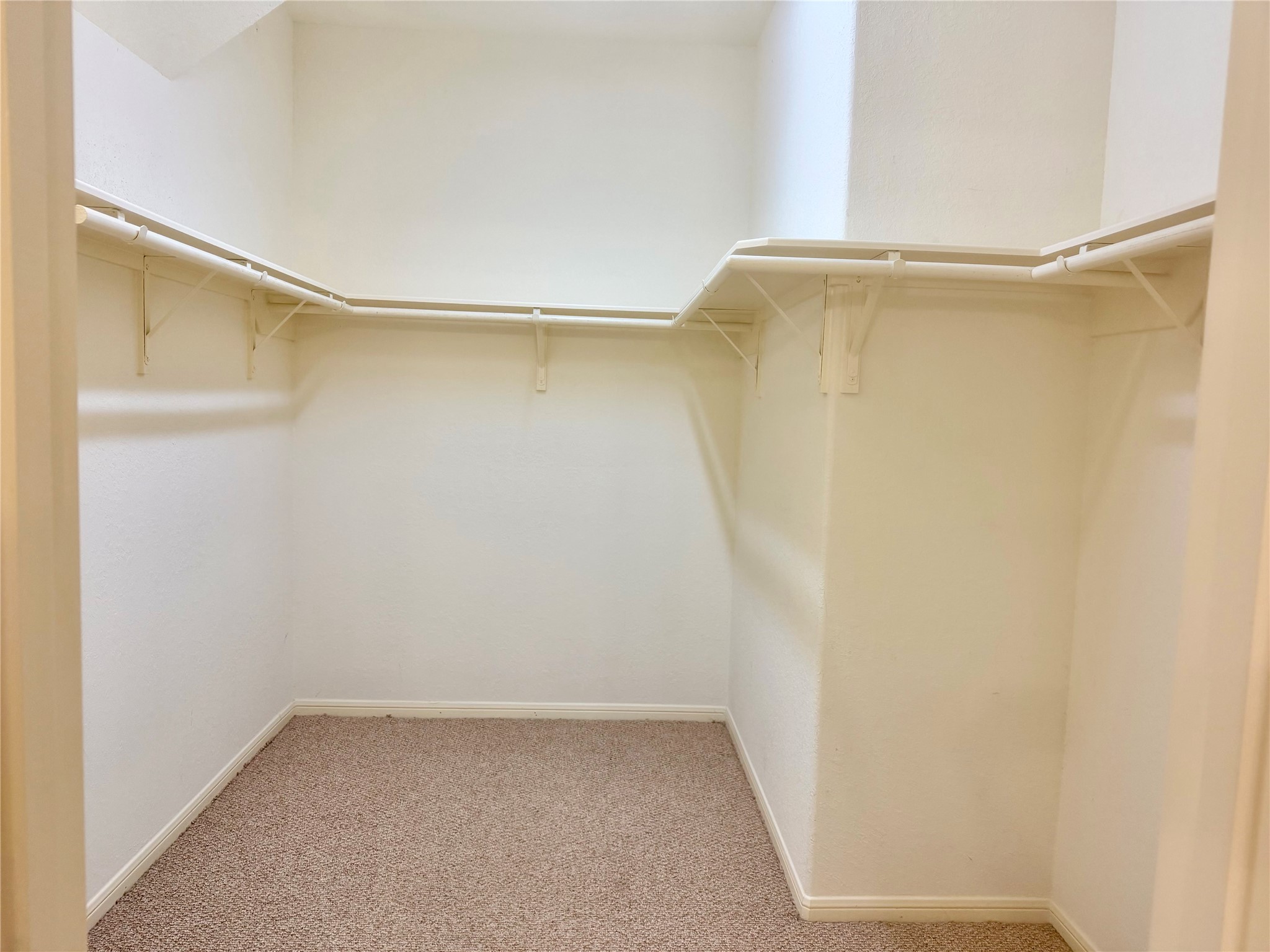3723 Tumbling Falls Drive Property Photo 17