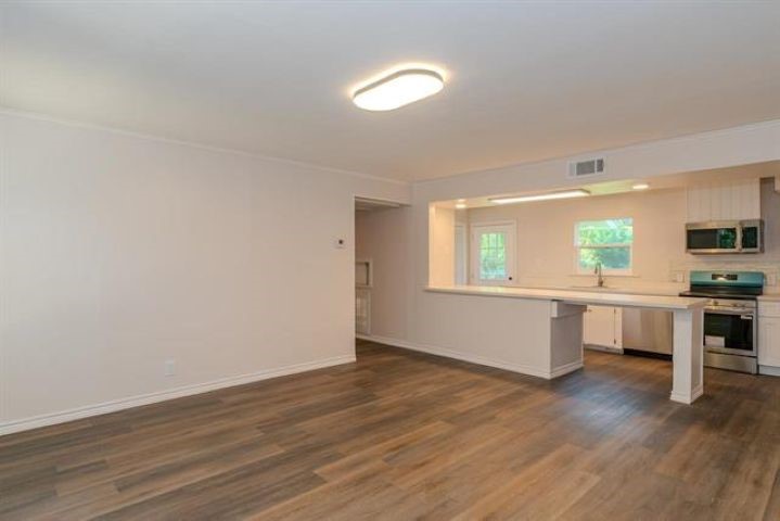 3825 Buckingham Row Property Photo 6