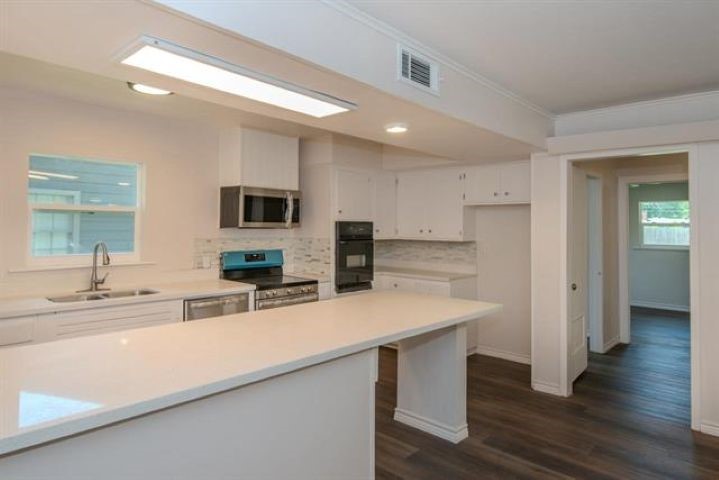 3825 Buckingham Row Property Photo 8