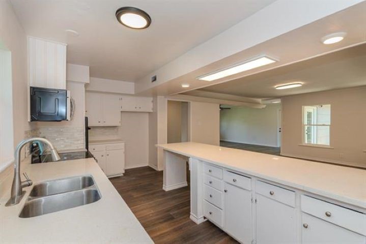 3825 Buckingham Row Property Photo 10