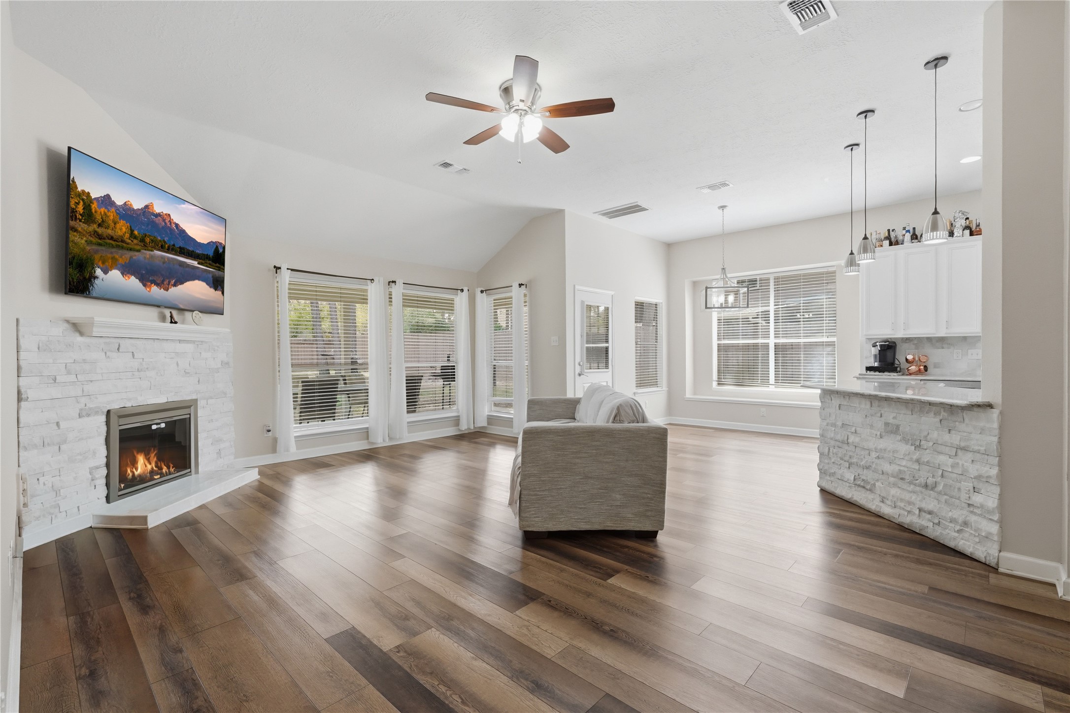 28826 Forest Hill Drive Property Photo 6