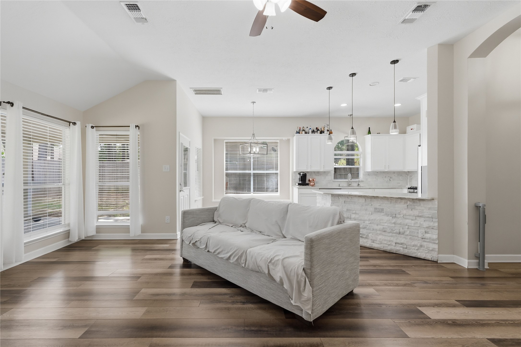 28826 Forest Hill Drive Property Photo 8