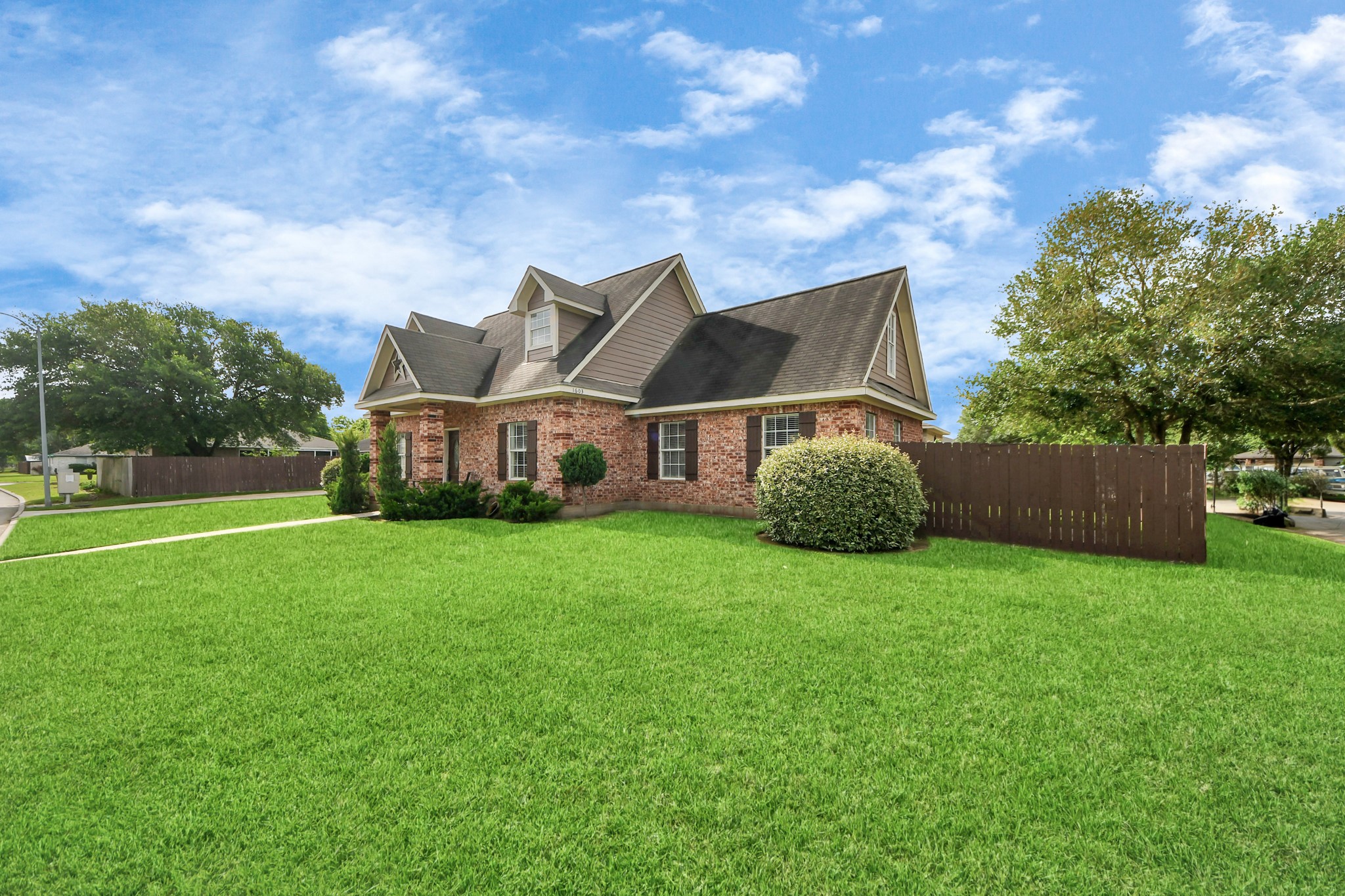 1603 Dove Run Property Photo 1
