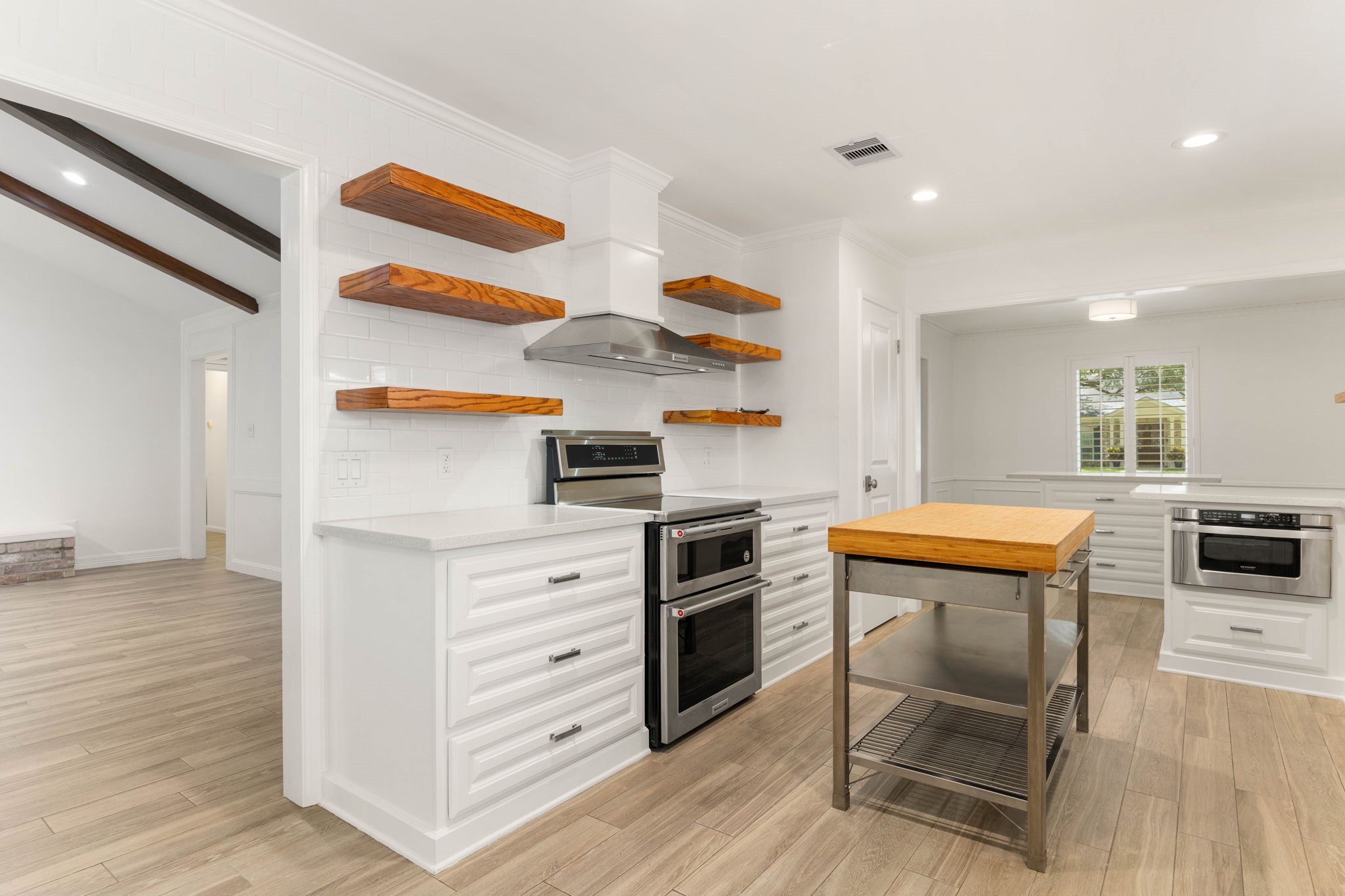10106 Inwood Drive Property Photo 10