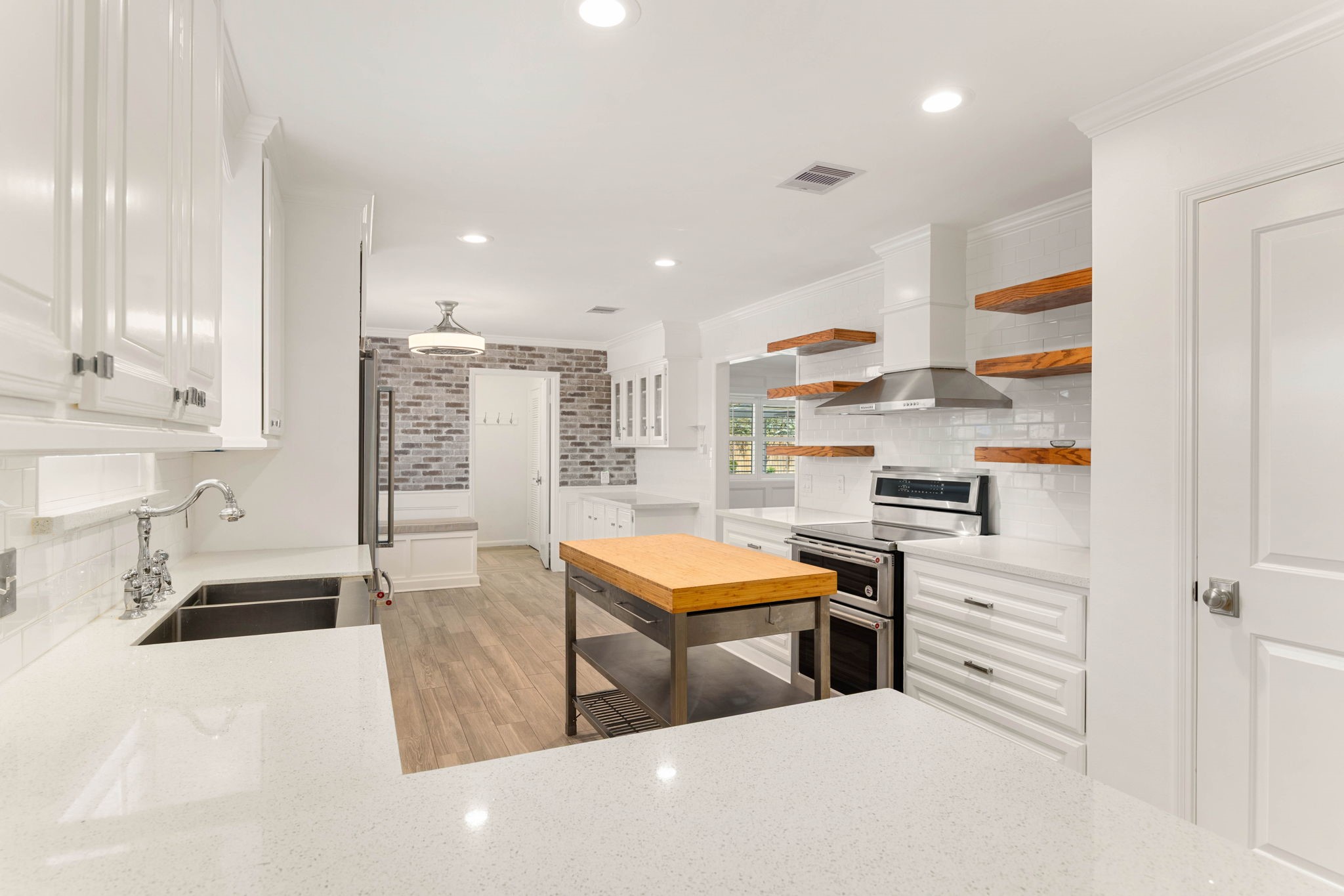 10106 Inwood Drive Property Photo 13