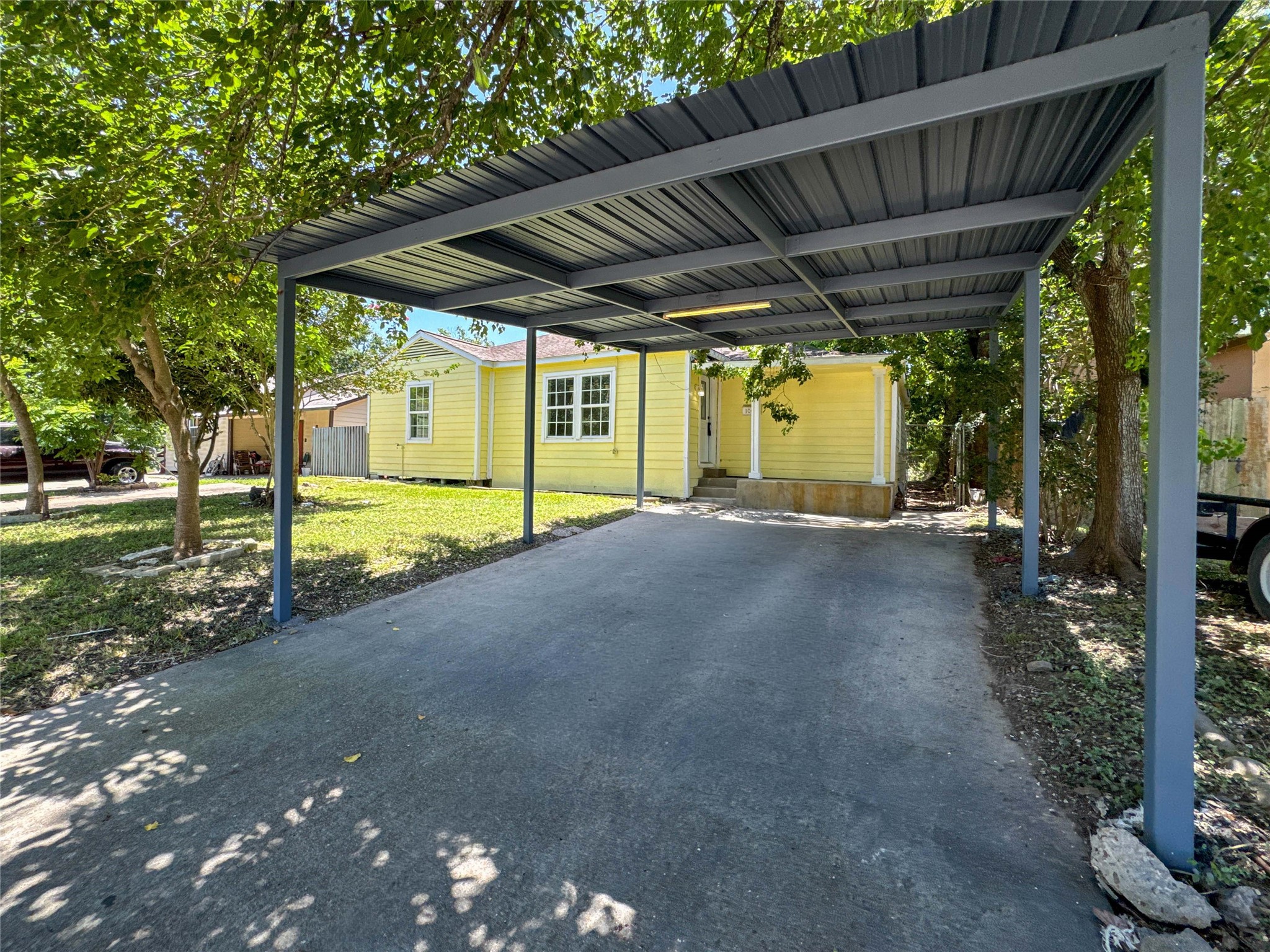 1003 W Hart Avenue Property Photo 1