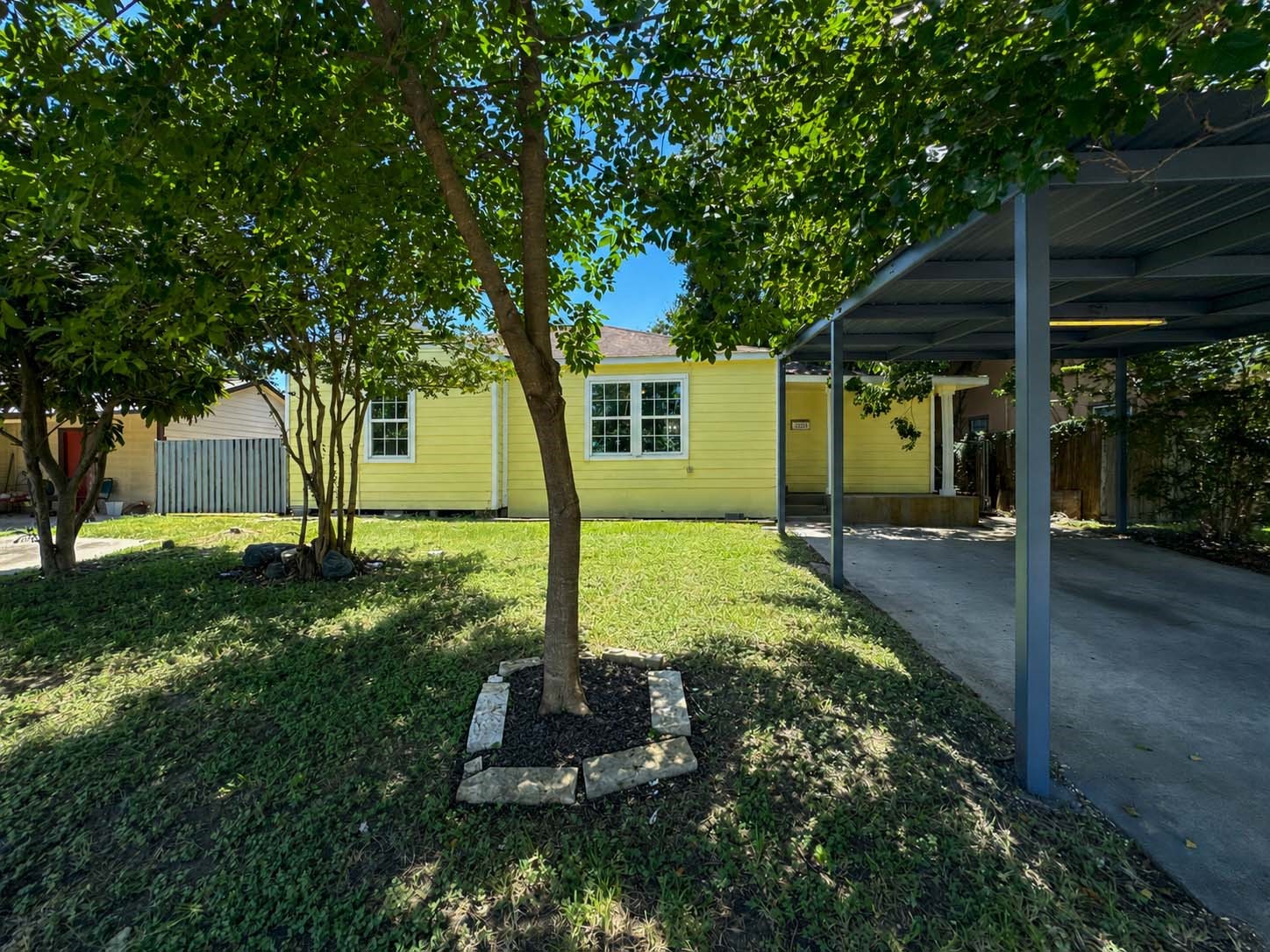 1003 W Hart Avenue Property Photo 2