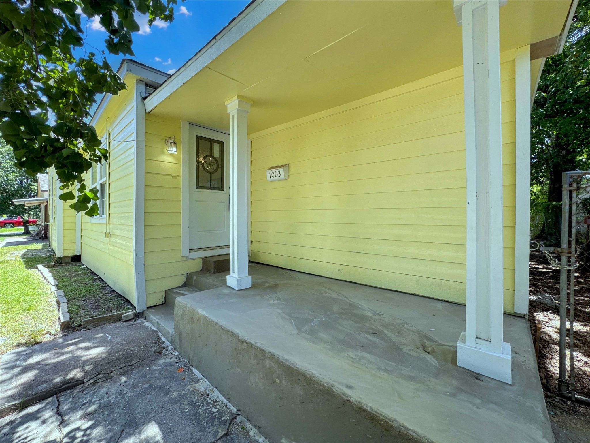1003 W Hart Avenue Property Photo 4