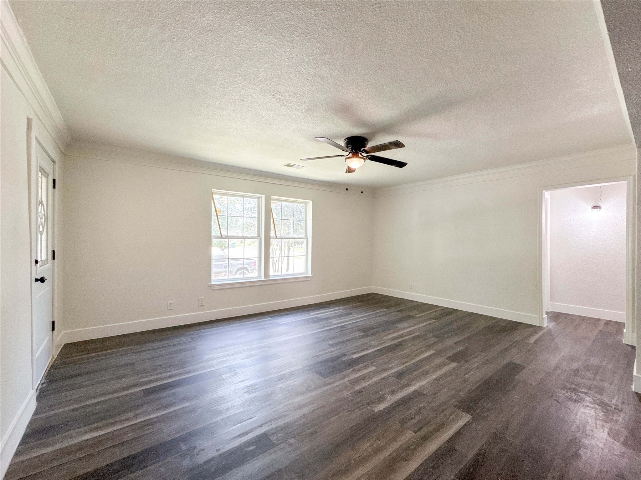 1003 W Hart Avenue Property Photo 6