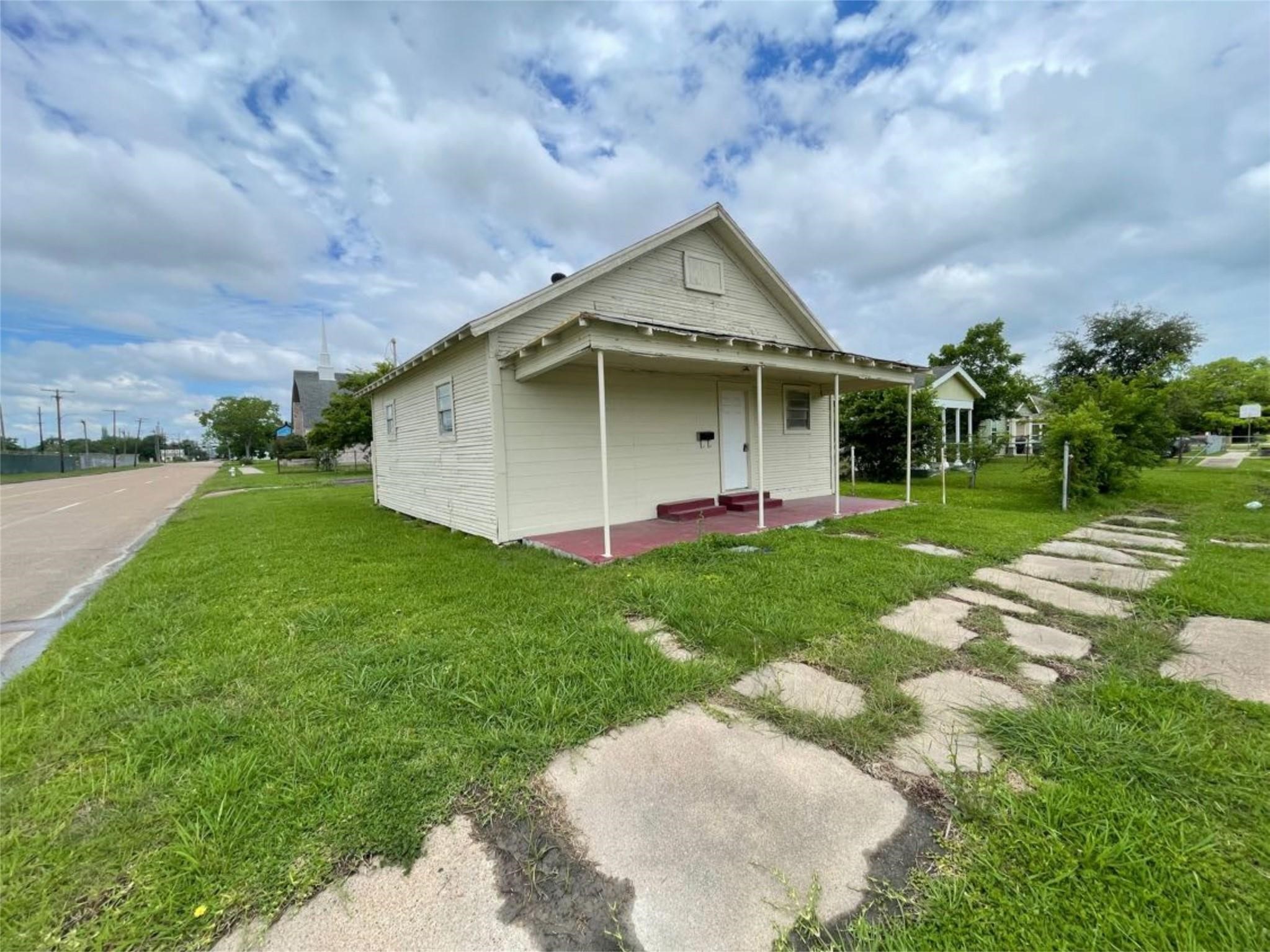 501 14th Street Property Photo 2