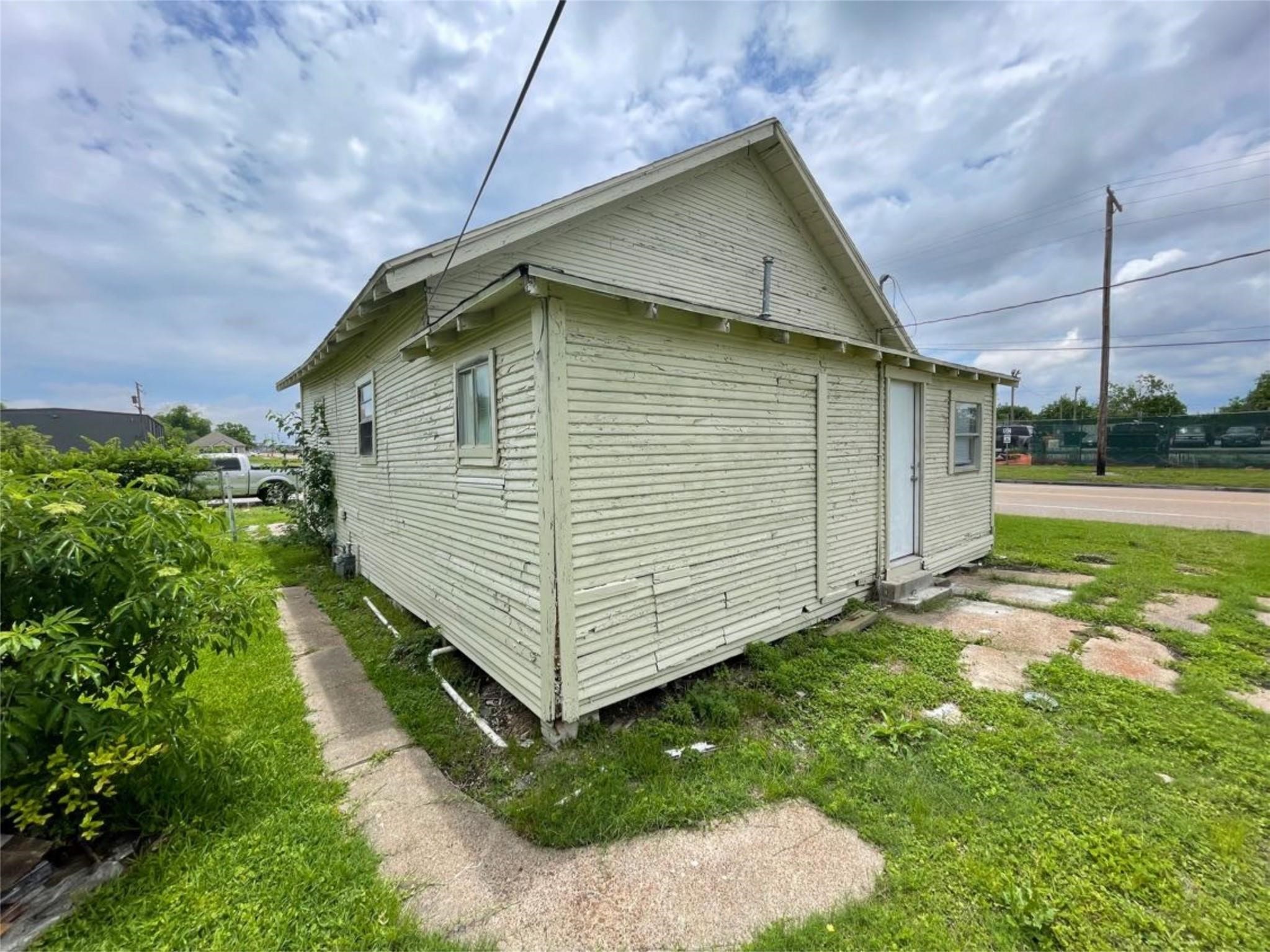 501 14th Street Property Photo 4