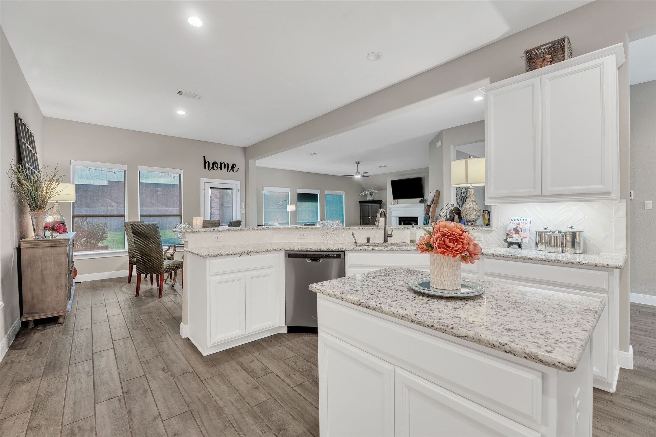 1541 N Blue Bonnet Lane Property Photo 6