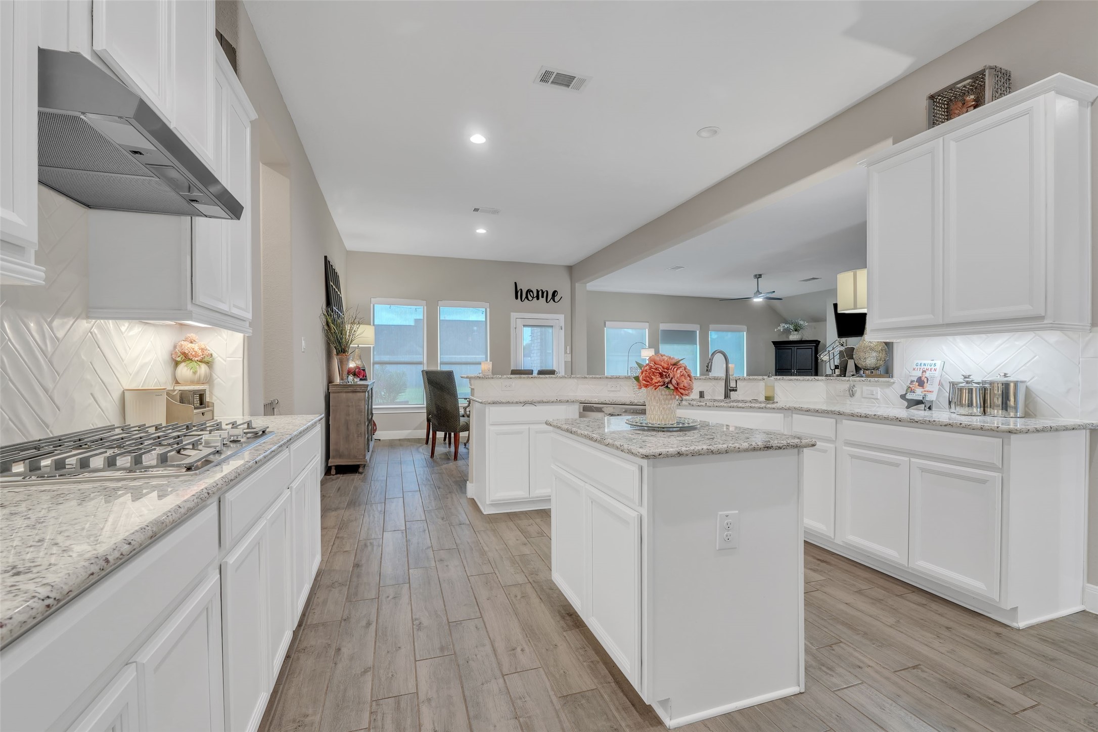 1541 N Blue Bonnet Lane Property Photo 7