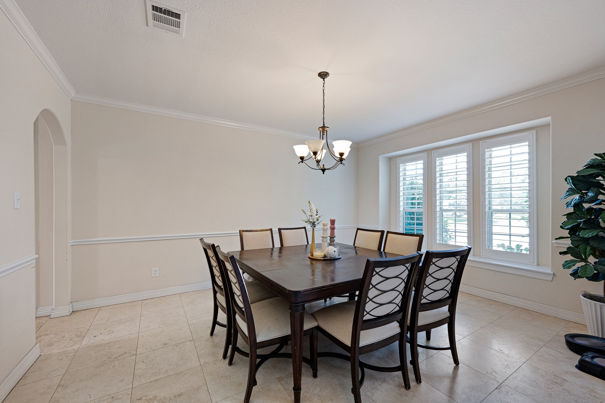 4627 Miramar Drive Property Photo 4