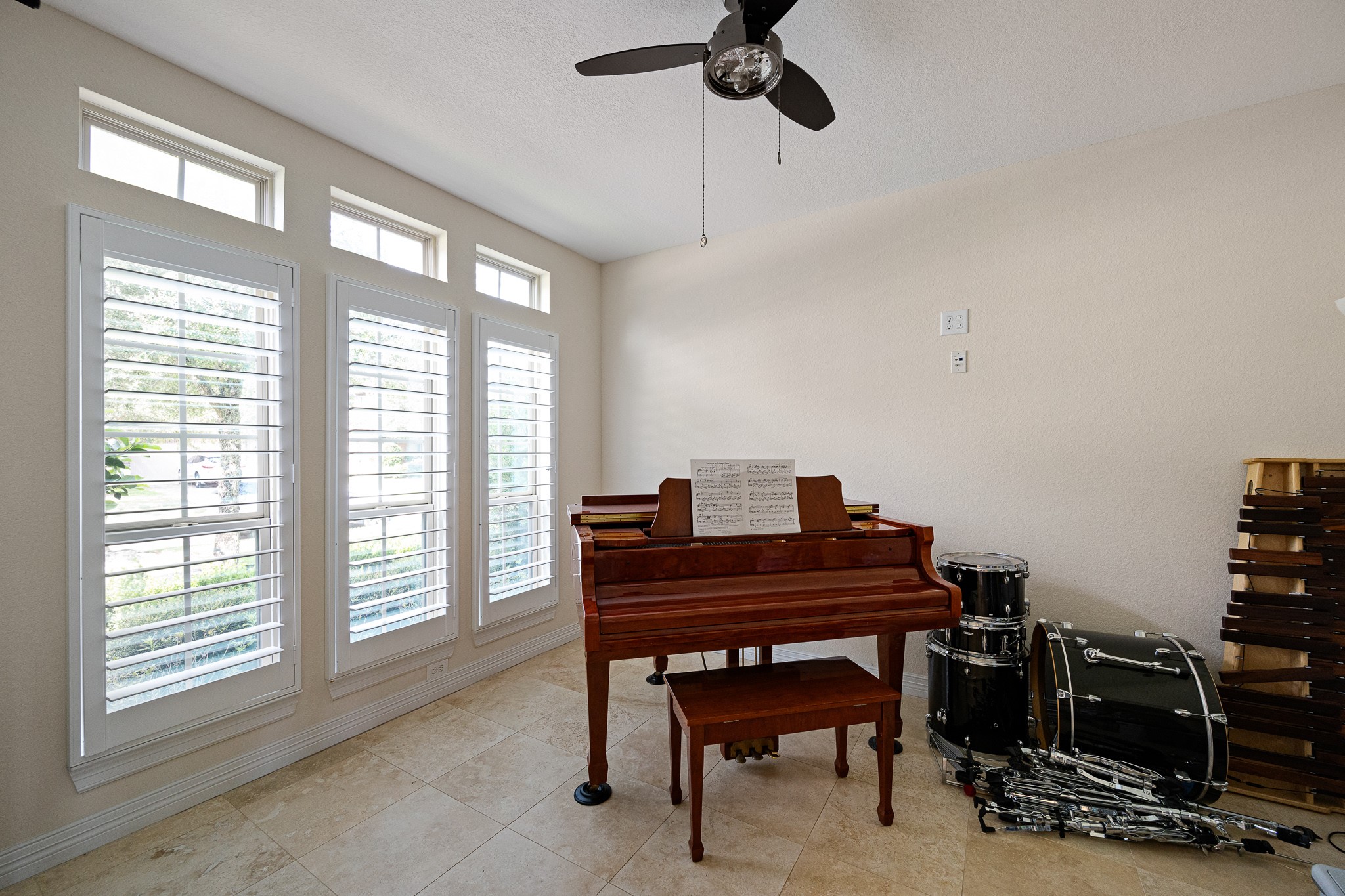4627 Miramar Drive Property Photo 6