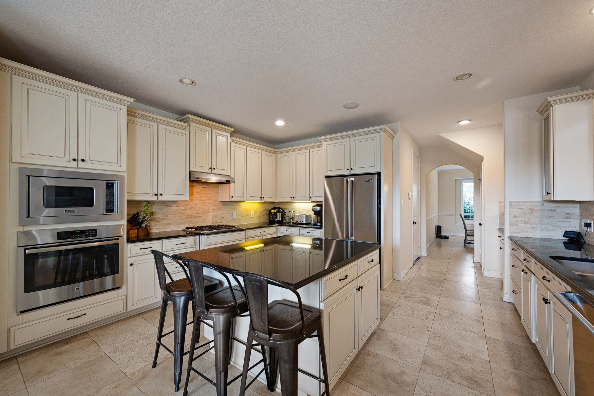 4627 Miramar Drive Property Photo 11
