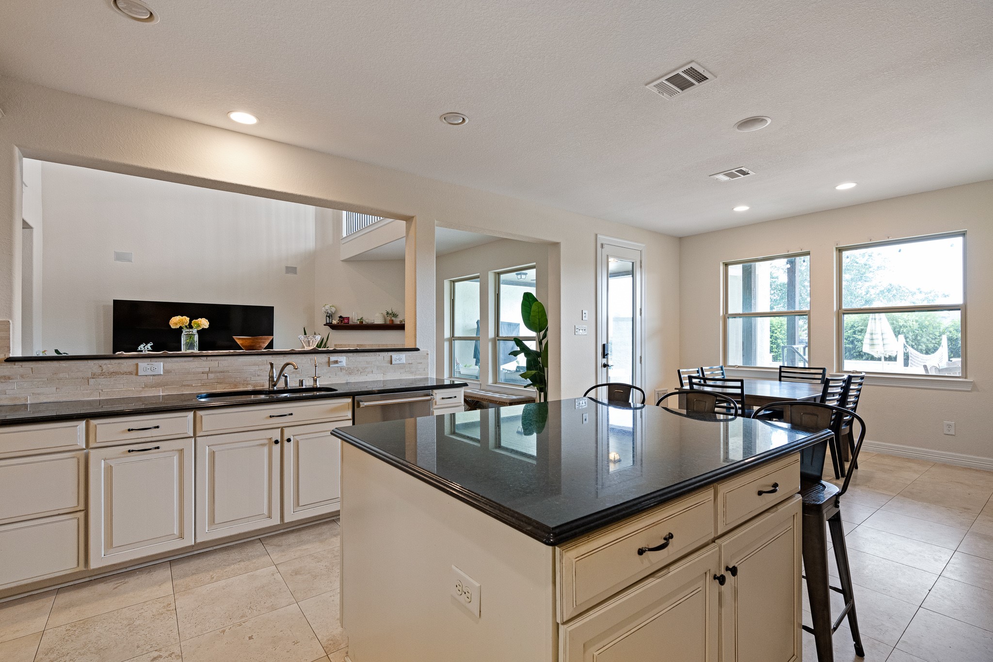 4627 Miramar Drive Property Photo 14