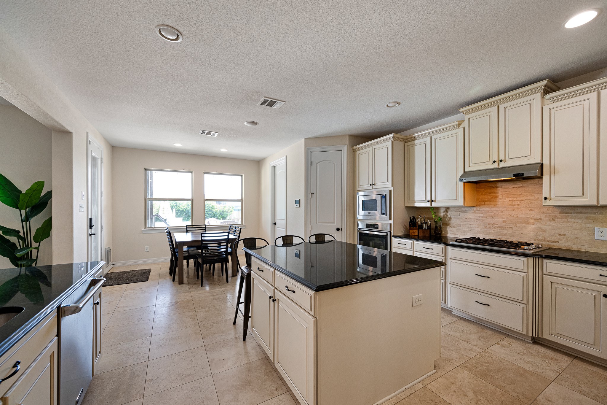 4627 Miramar Drive Property Photo 15