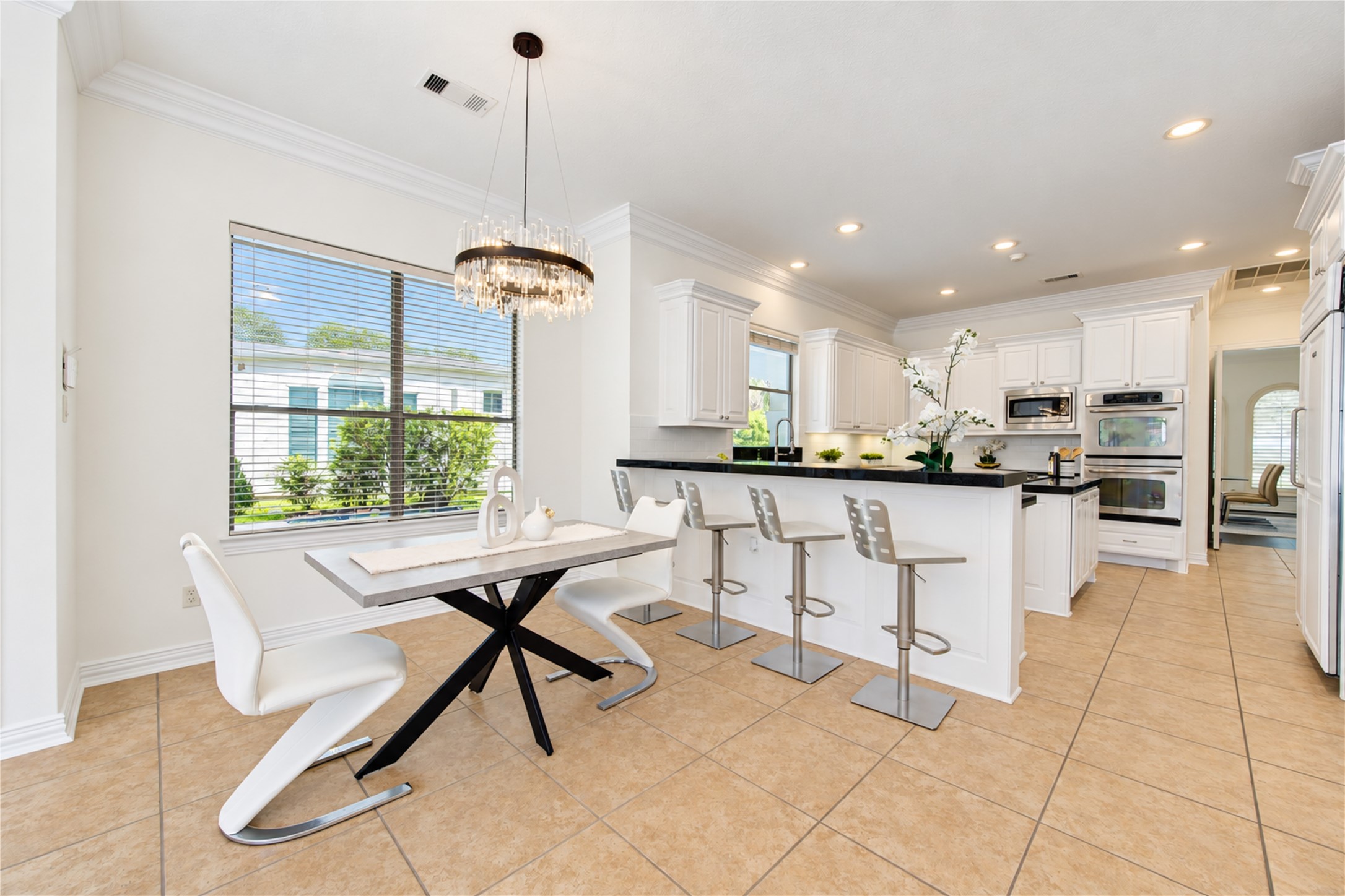14014 Hampton Cove Drive Property Photo 4