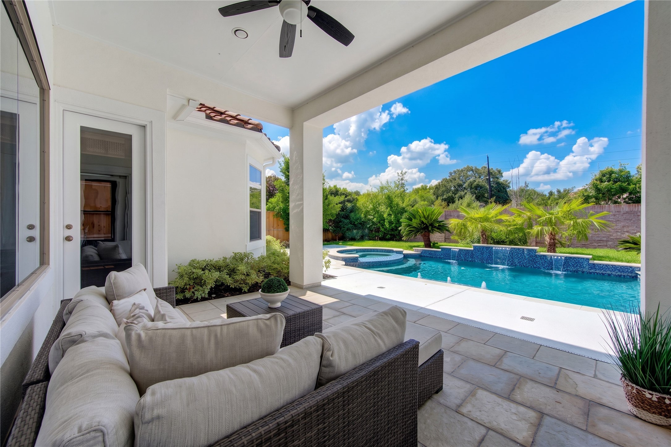14014 Hampton Cove Drive Property Photo 5