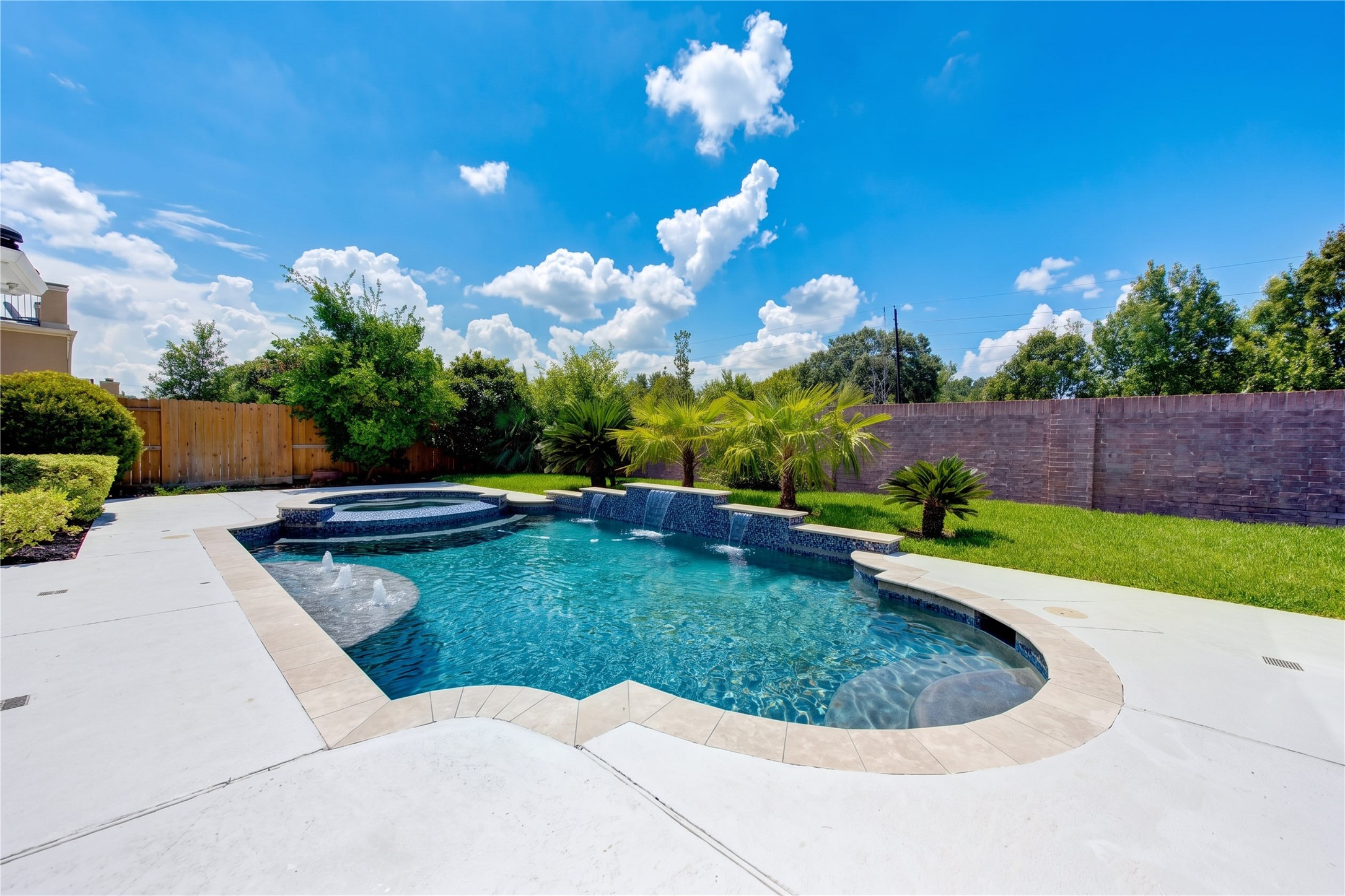 14014 Hampton Cove Drive Property Photo 41