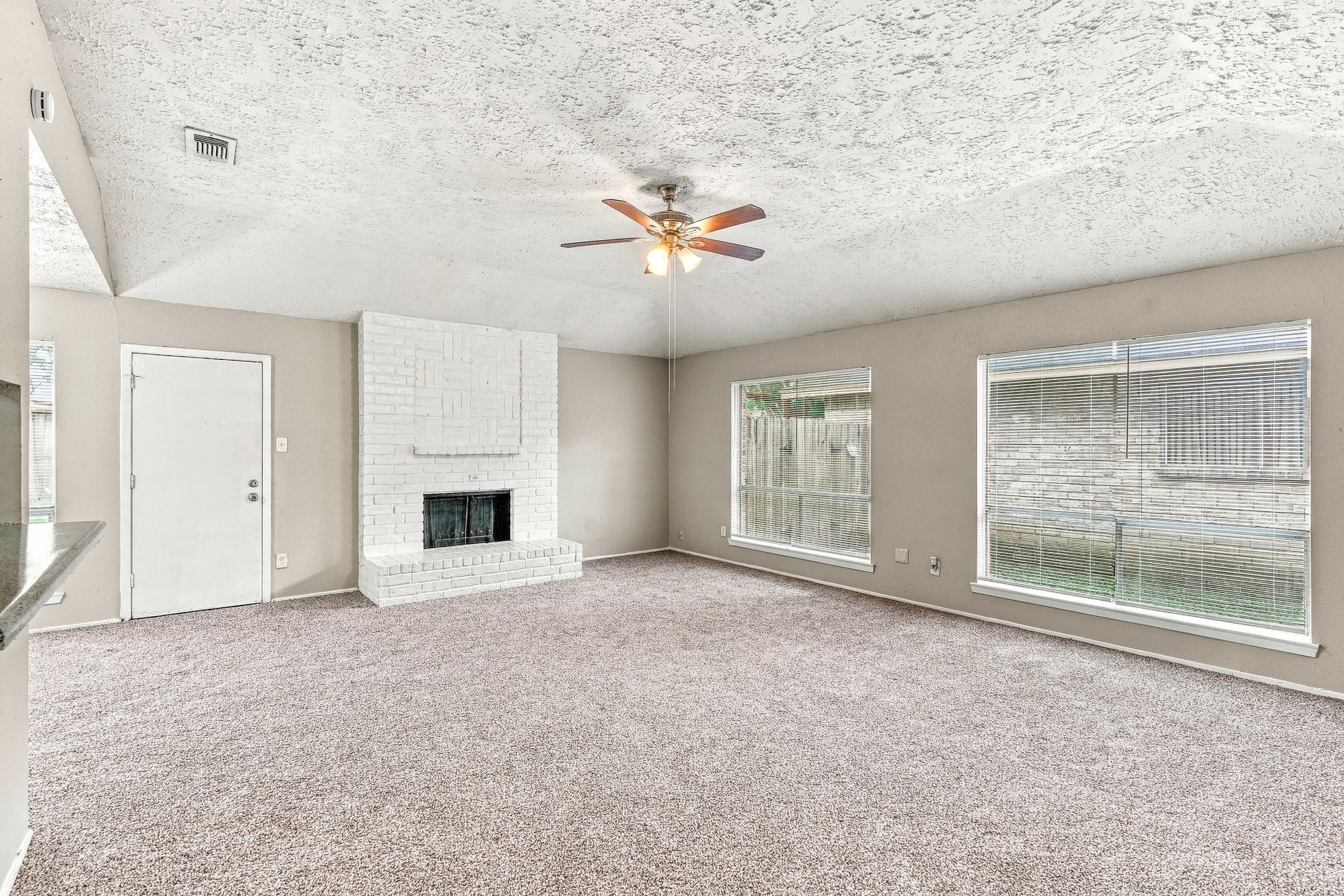 16410 Sky Blue Lane Property Photo 3