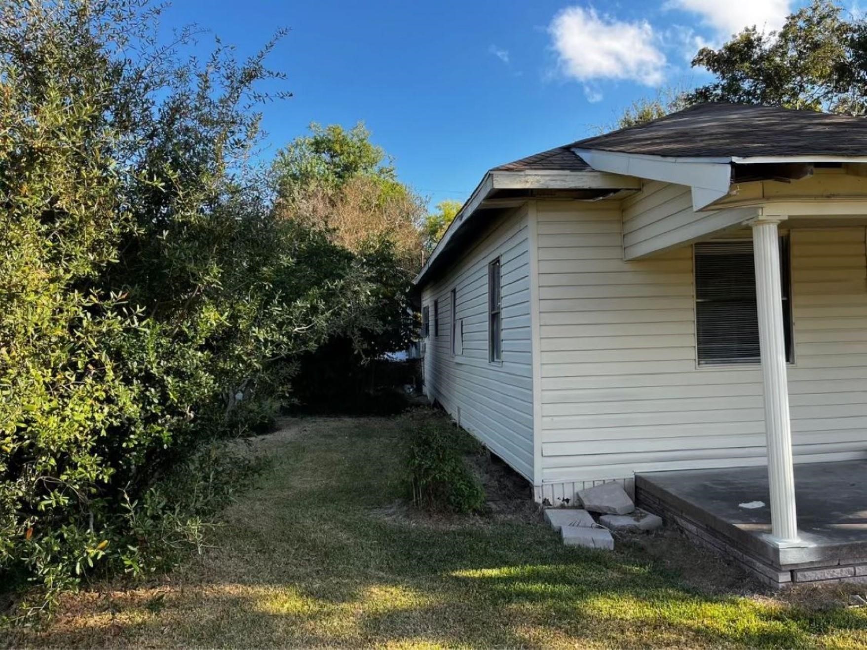 1648 W Rev Dr Ransom Howard Street Property Photo 2