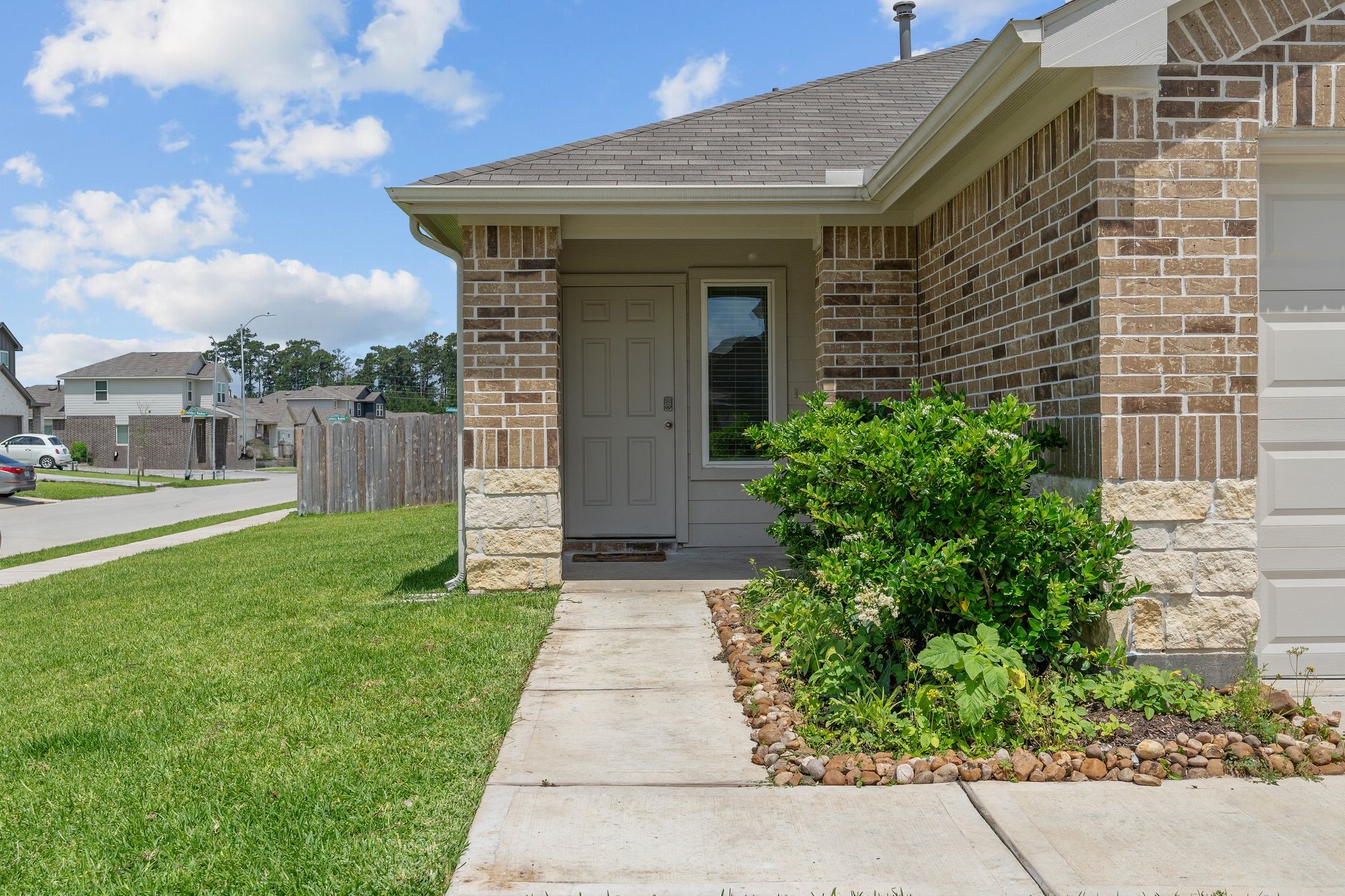 5203 Mossdale Bluff Lane Property Photo 4