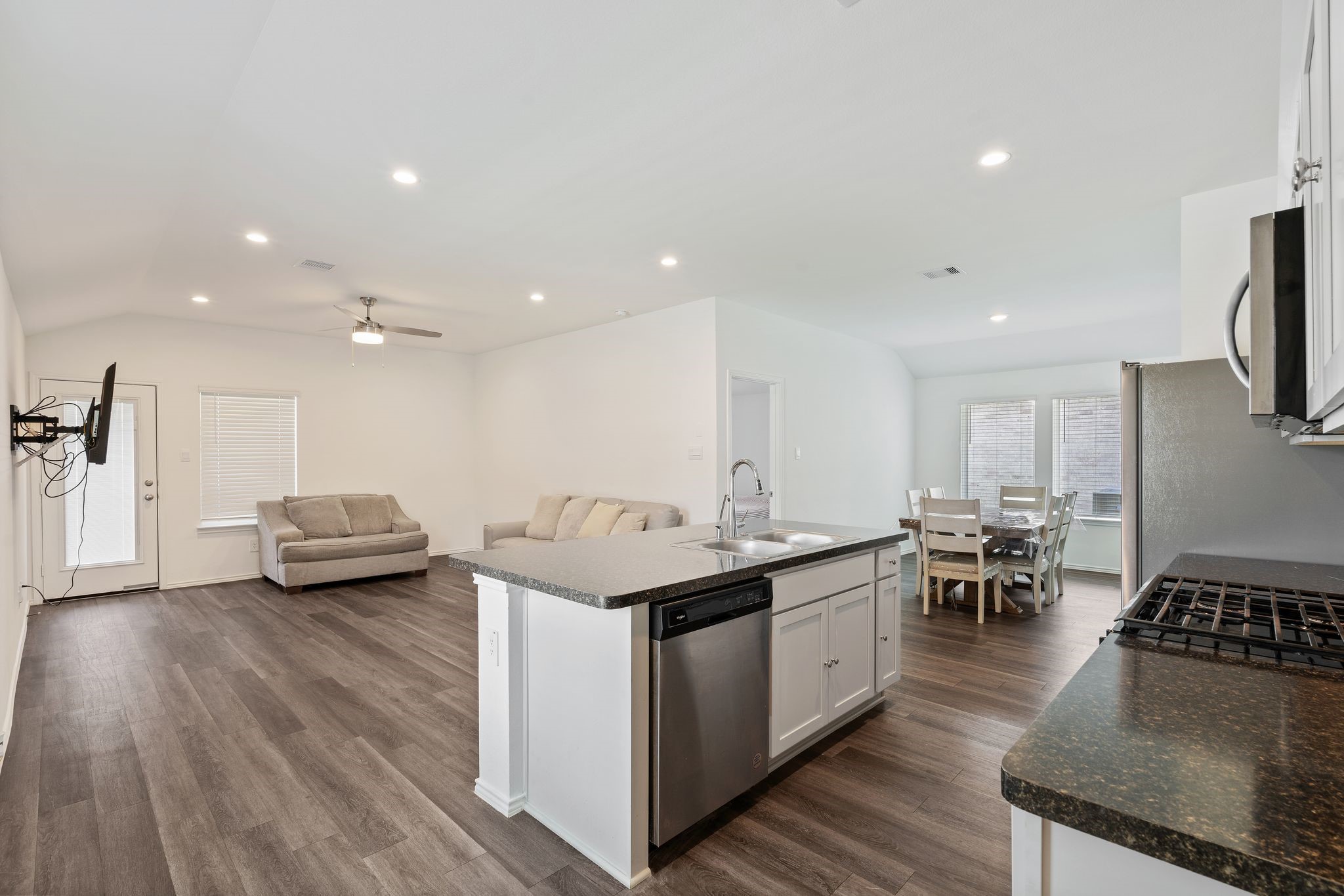 5203 Mossdale Bluff Lane Property Photo 5