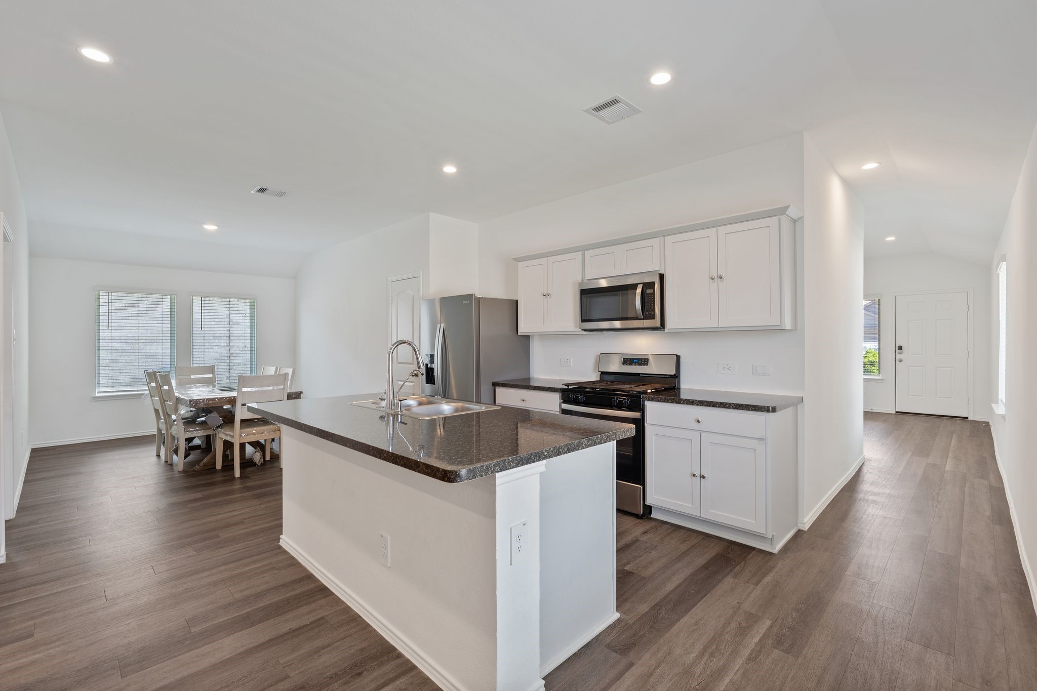 5203 Mossdale Bluff Lane Property Photo 6