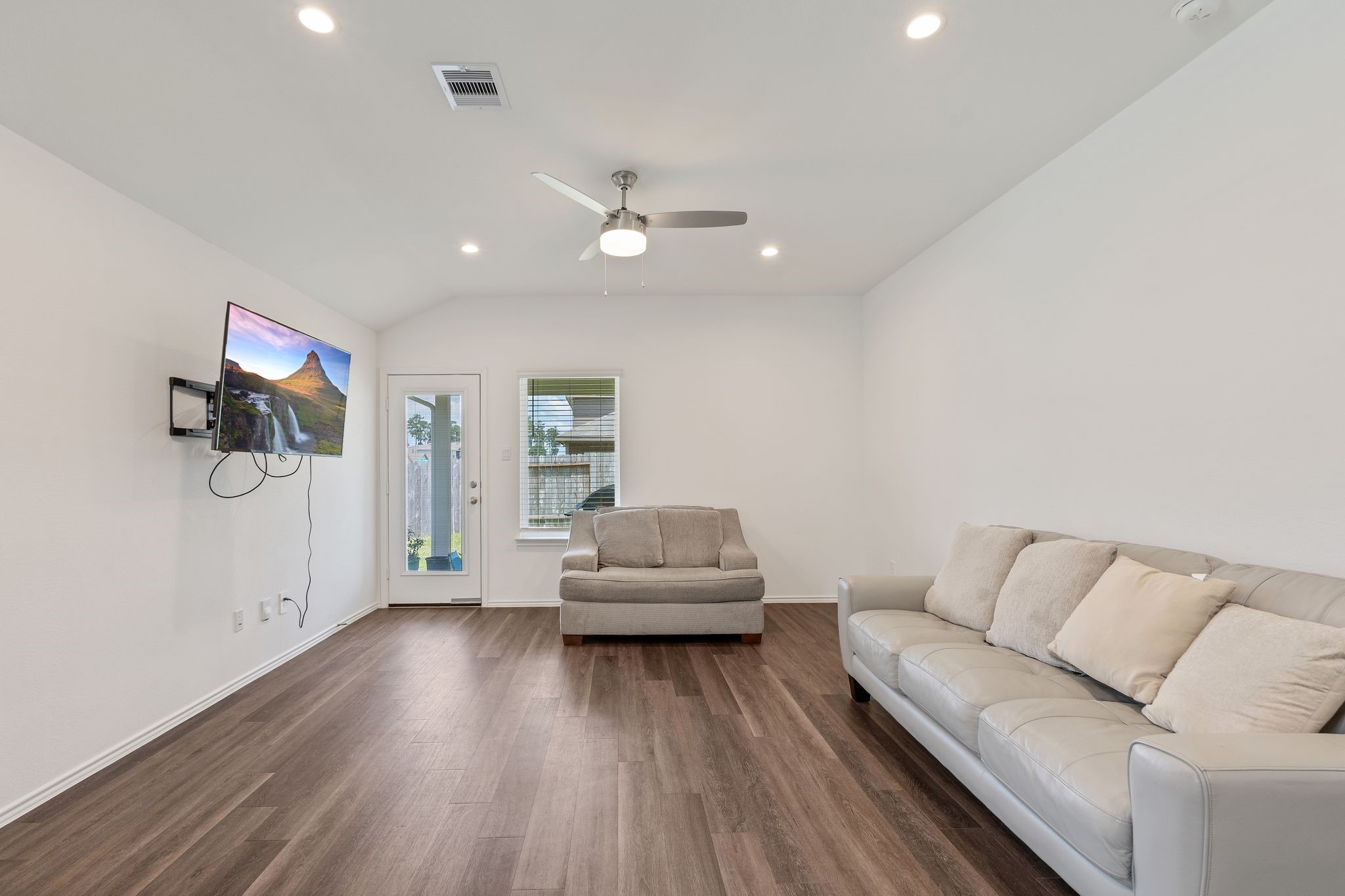 5203 Mossdale Bluff Lane Property Photo 9