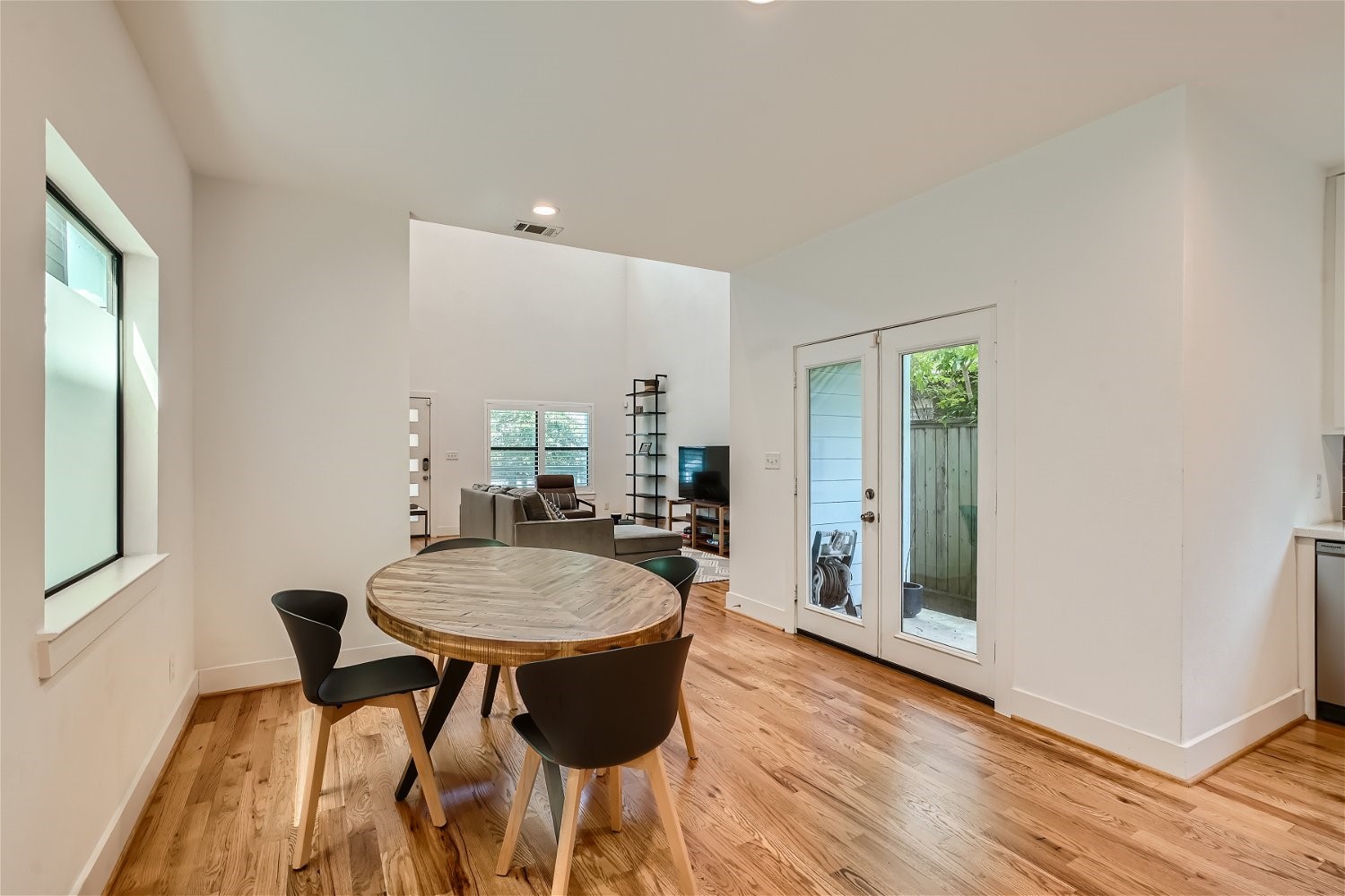 4916 Mckinney Street Property Photo 8
