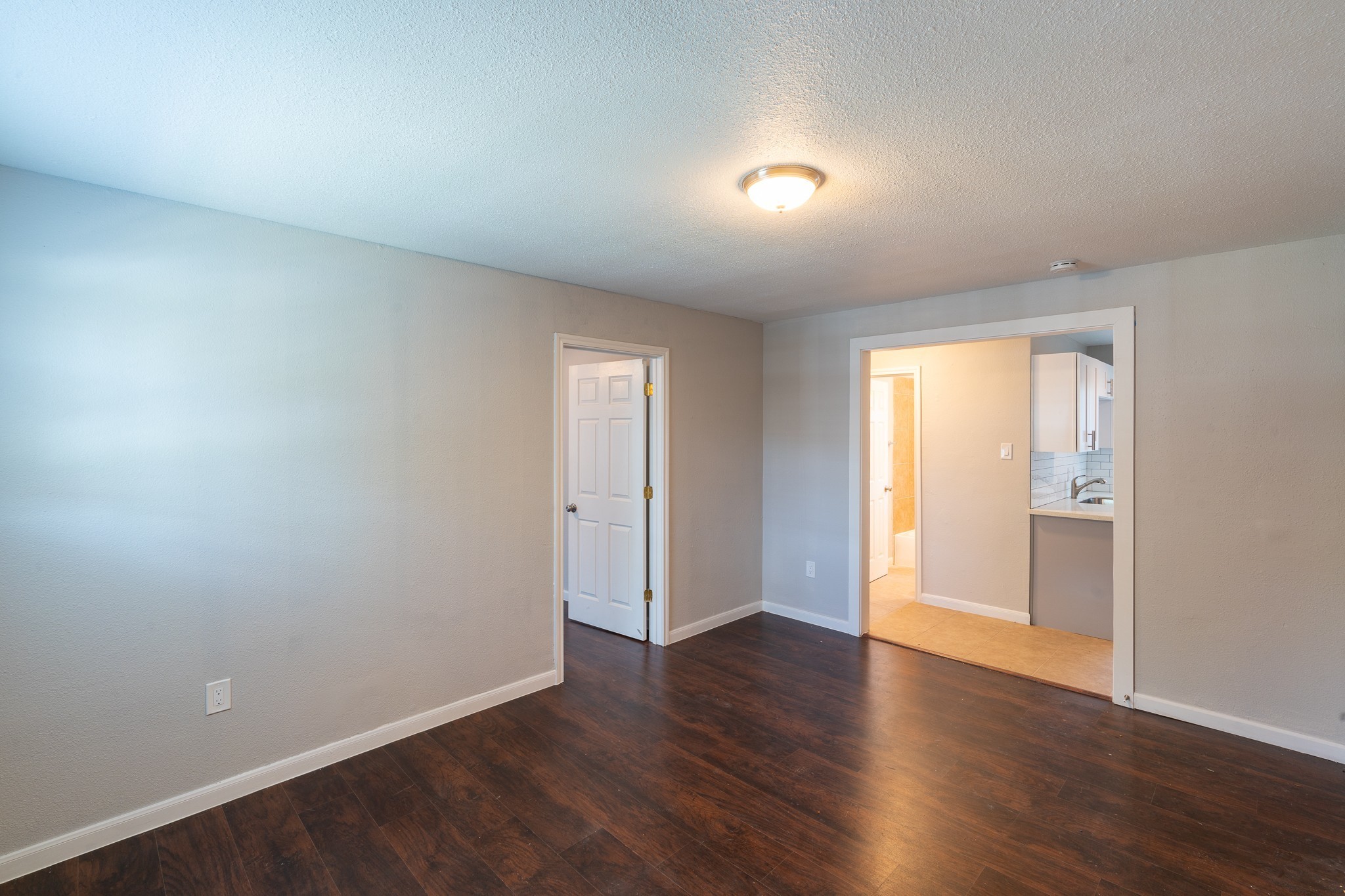 2501 Delano 2 Property Photo 5