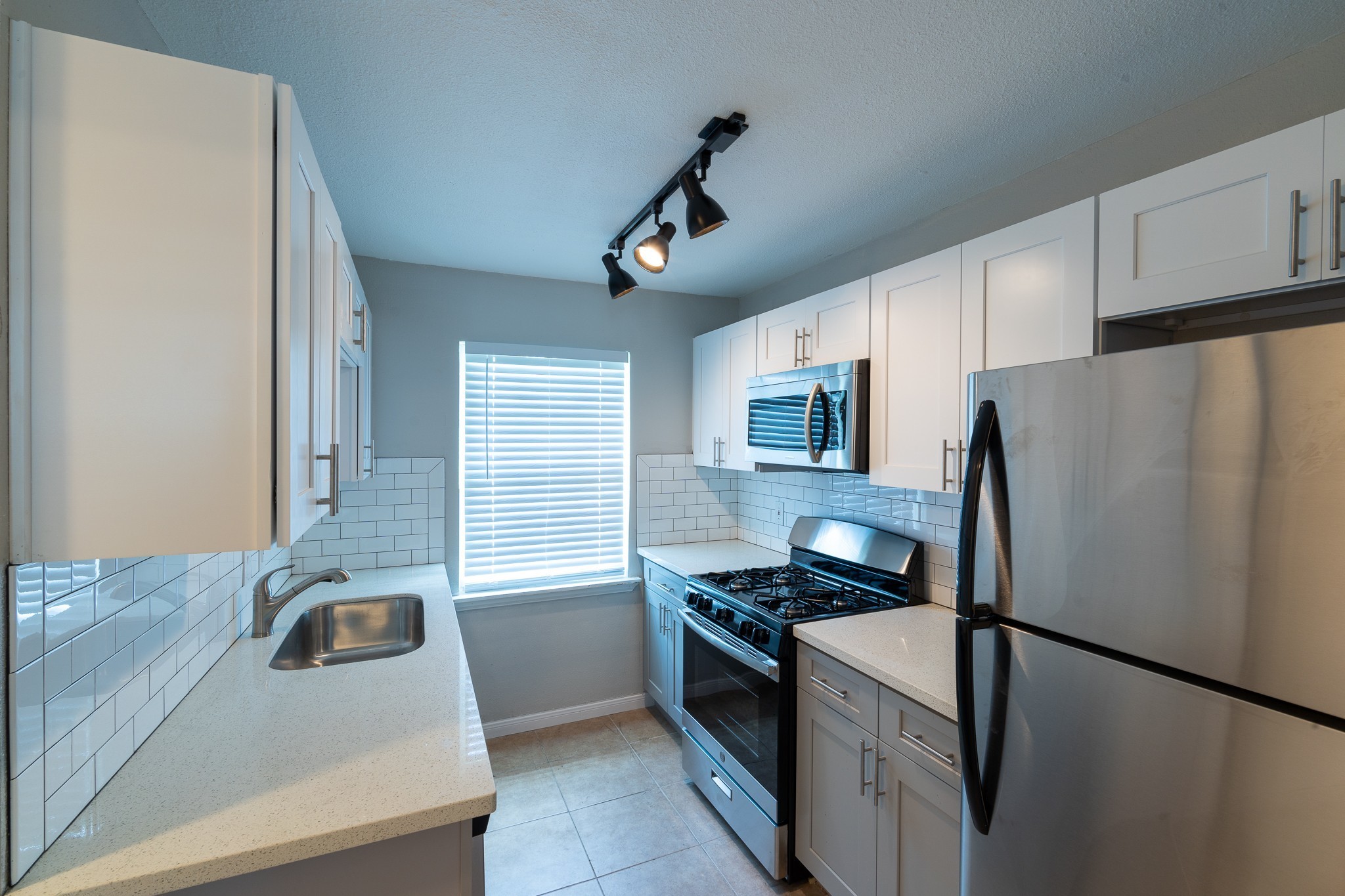 2501 Delano 2 Property Photo 6