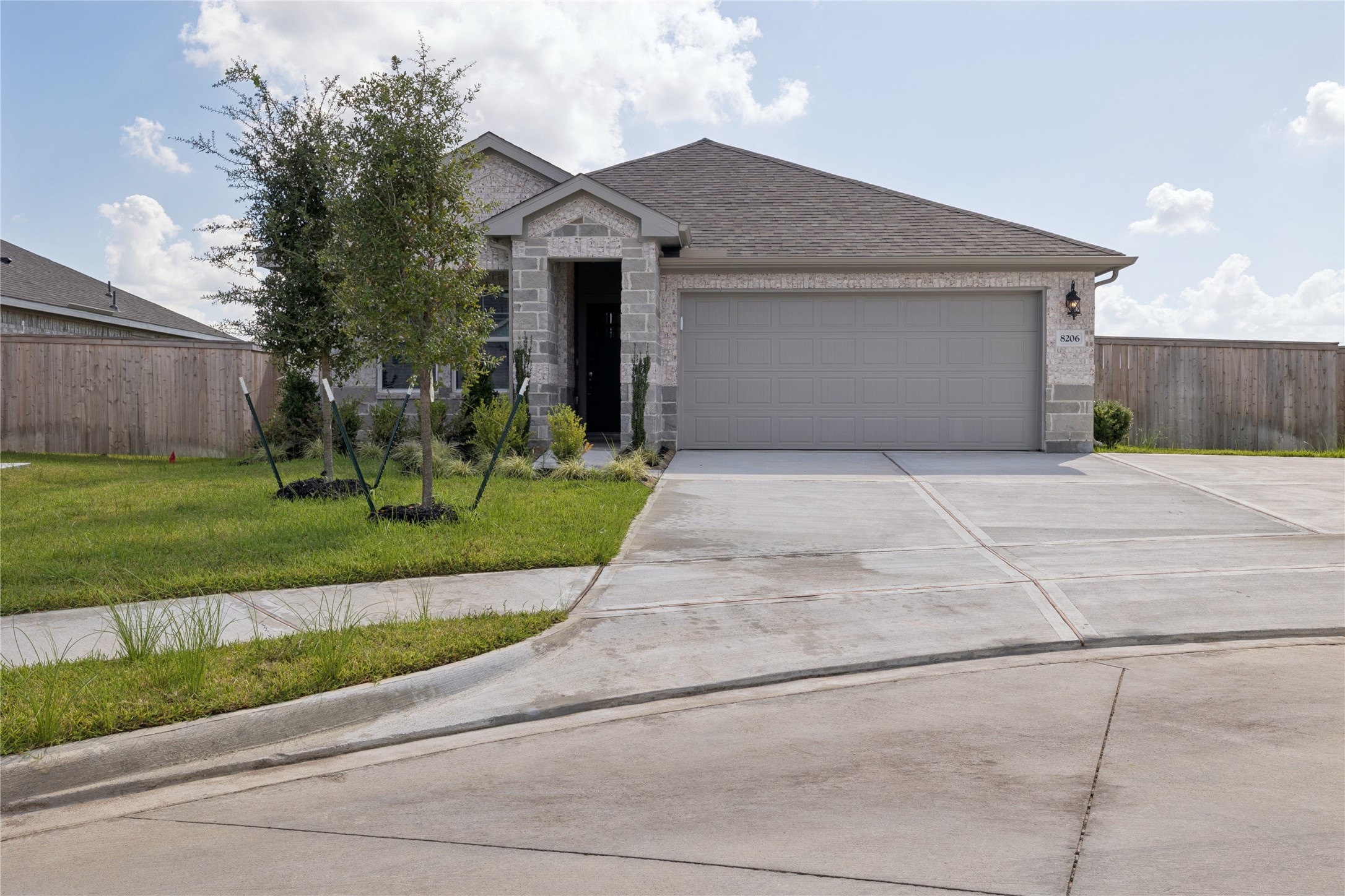 8206 Blackwell Cove Drive Property Photo 2