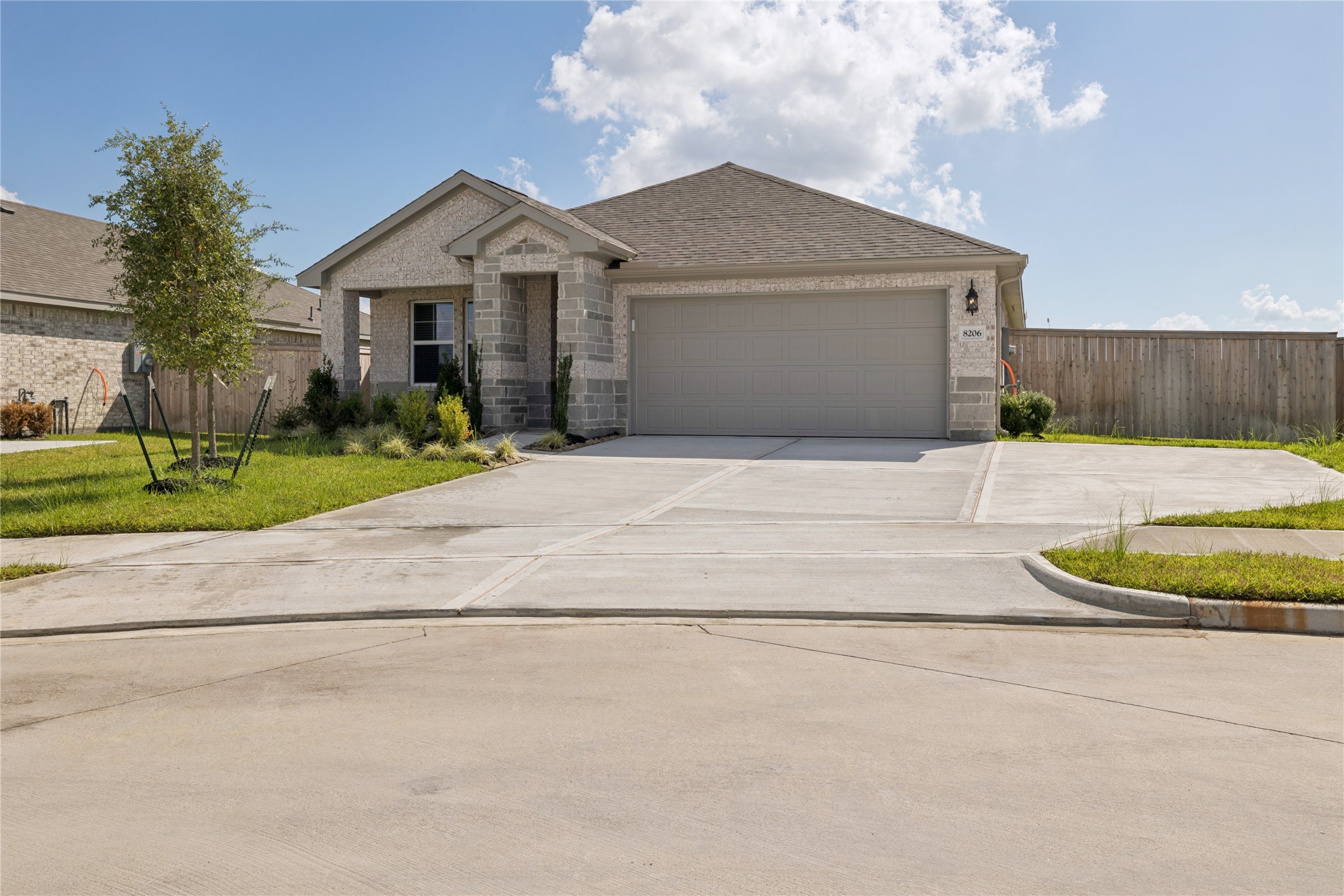 8206 Blackwell Cove Drive Property Photo 3